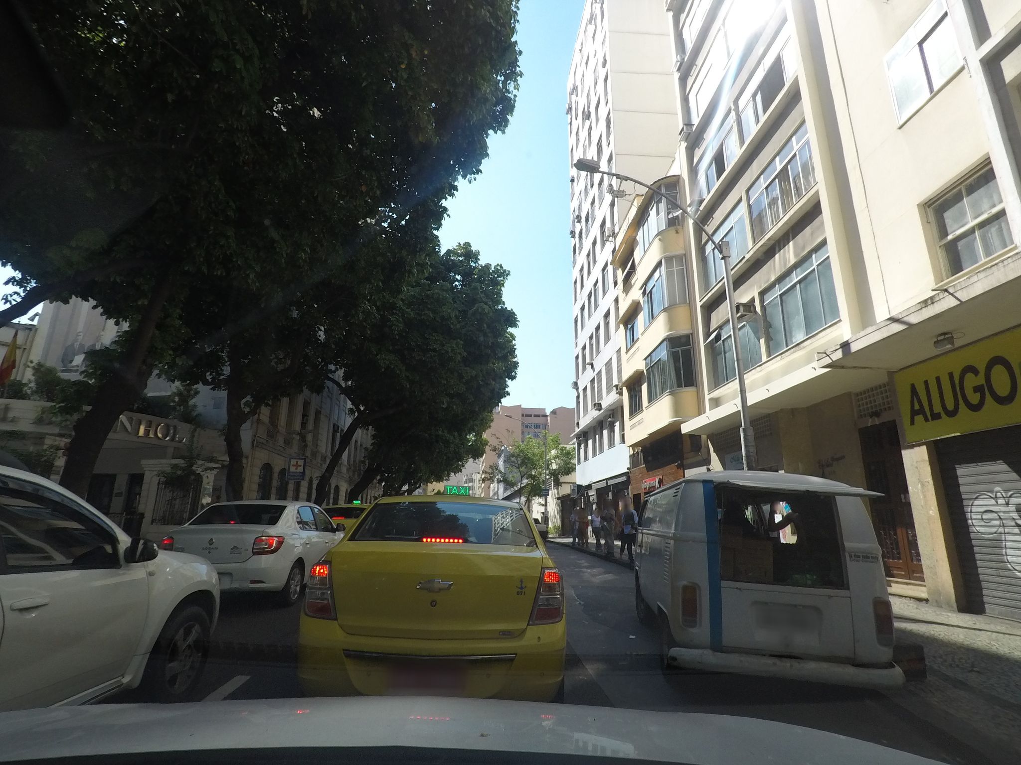Street-level view near Edifício Centro Rio Belo, Centro