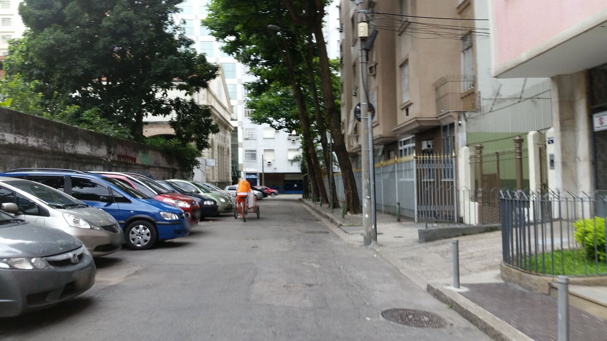 Street-level view near Edifício Chanel, Flamengo