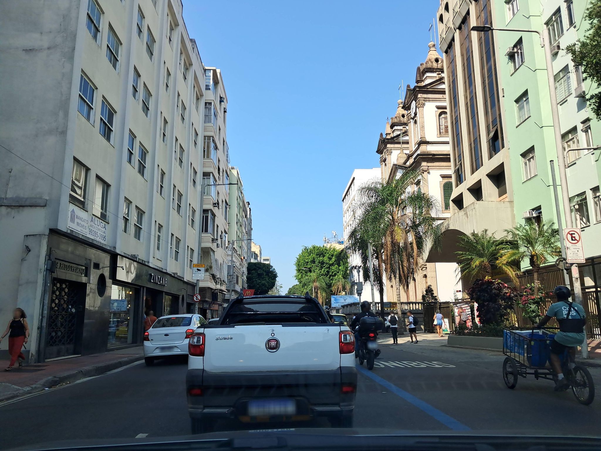 Street-level view near Edifício Cibel, Humaitá