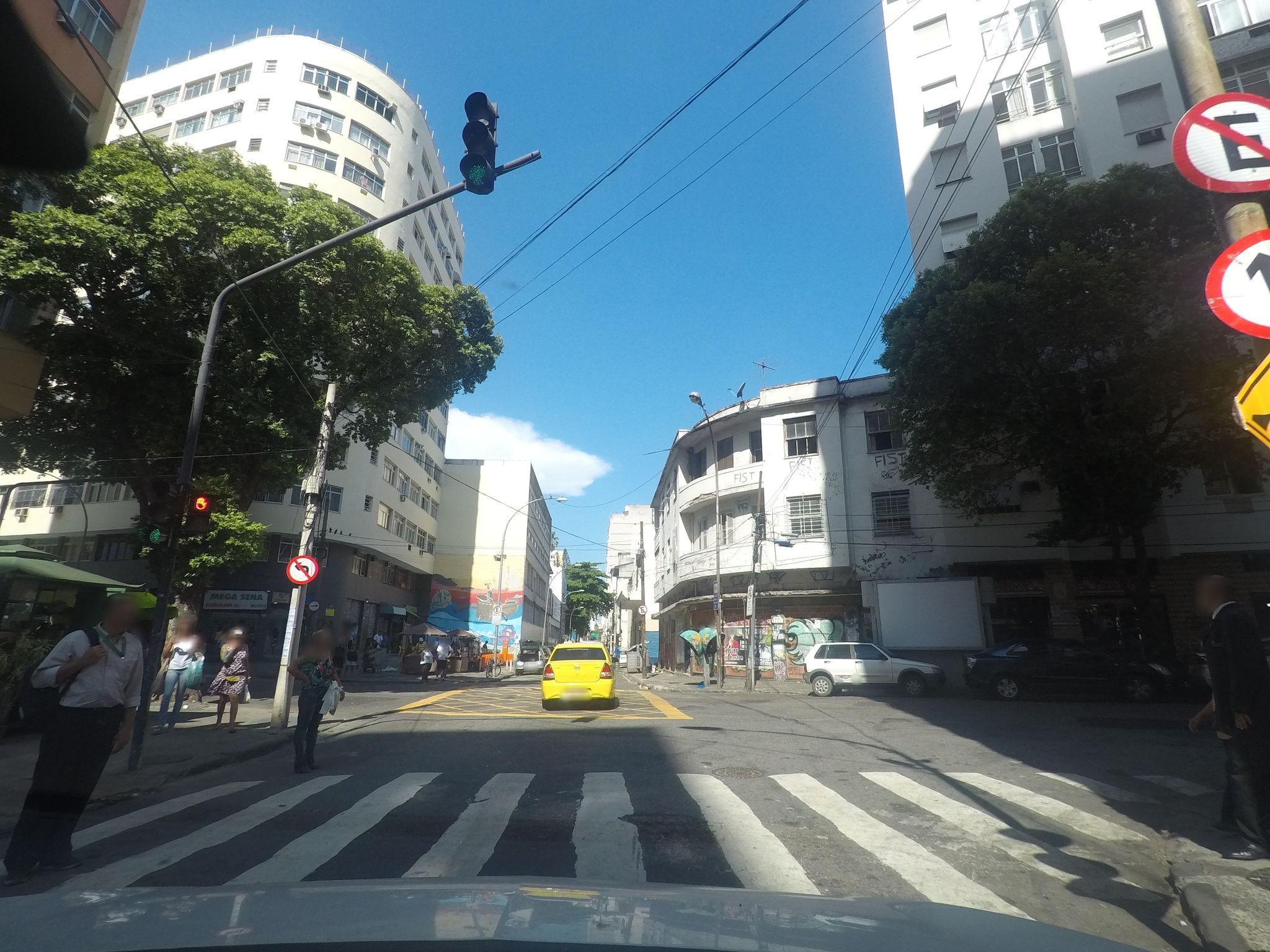 Street-level view near Edifício Cidamara, Centro