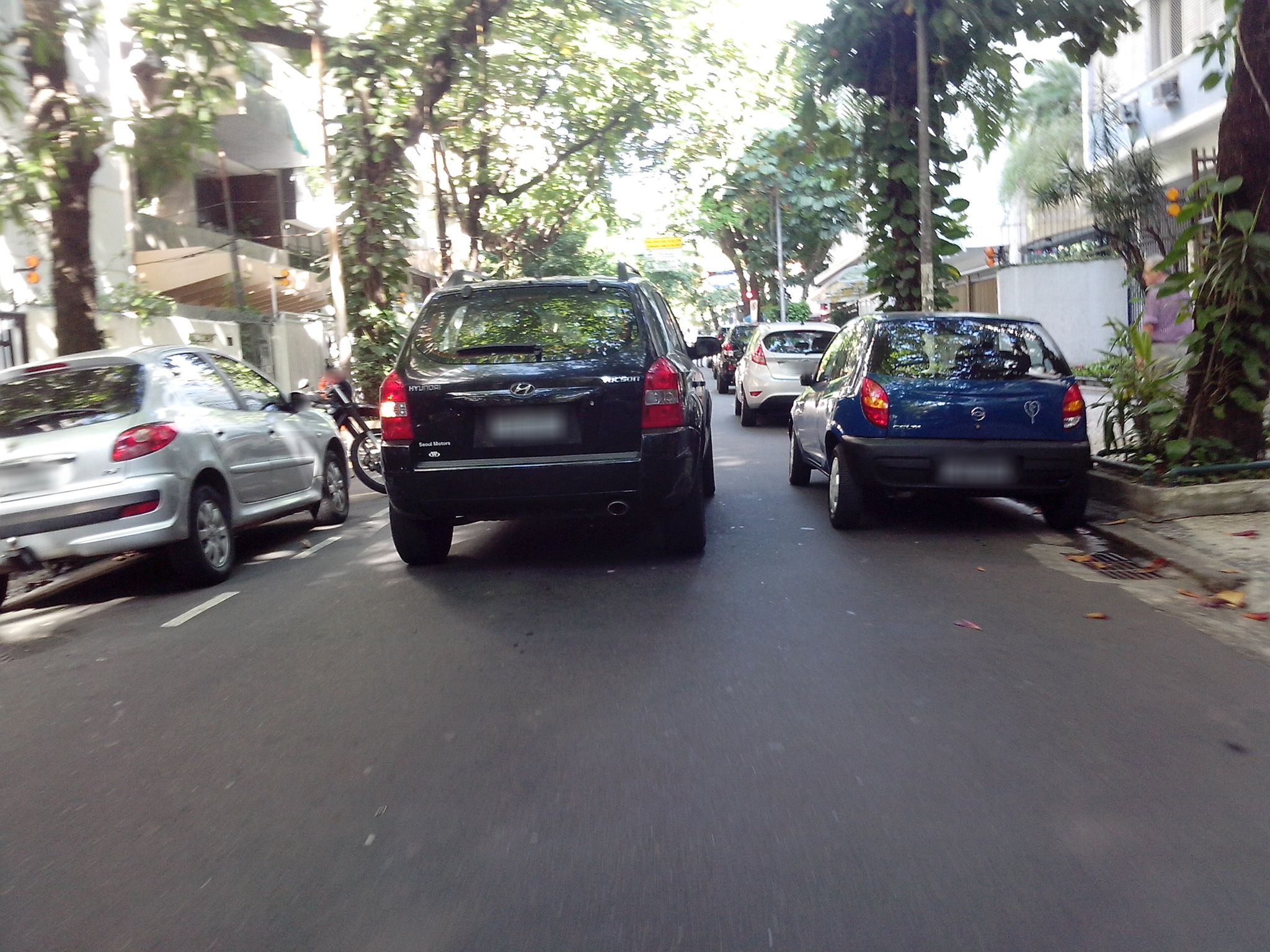 Street-level view near Edifício Congonhas, Leblon
