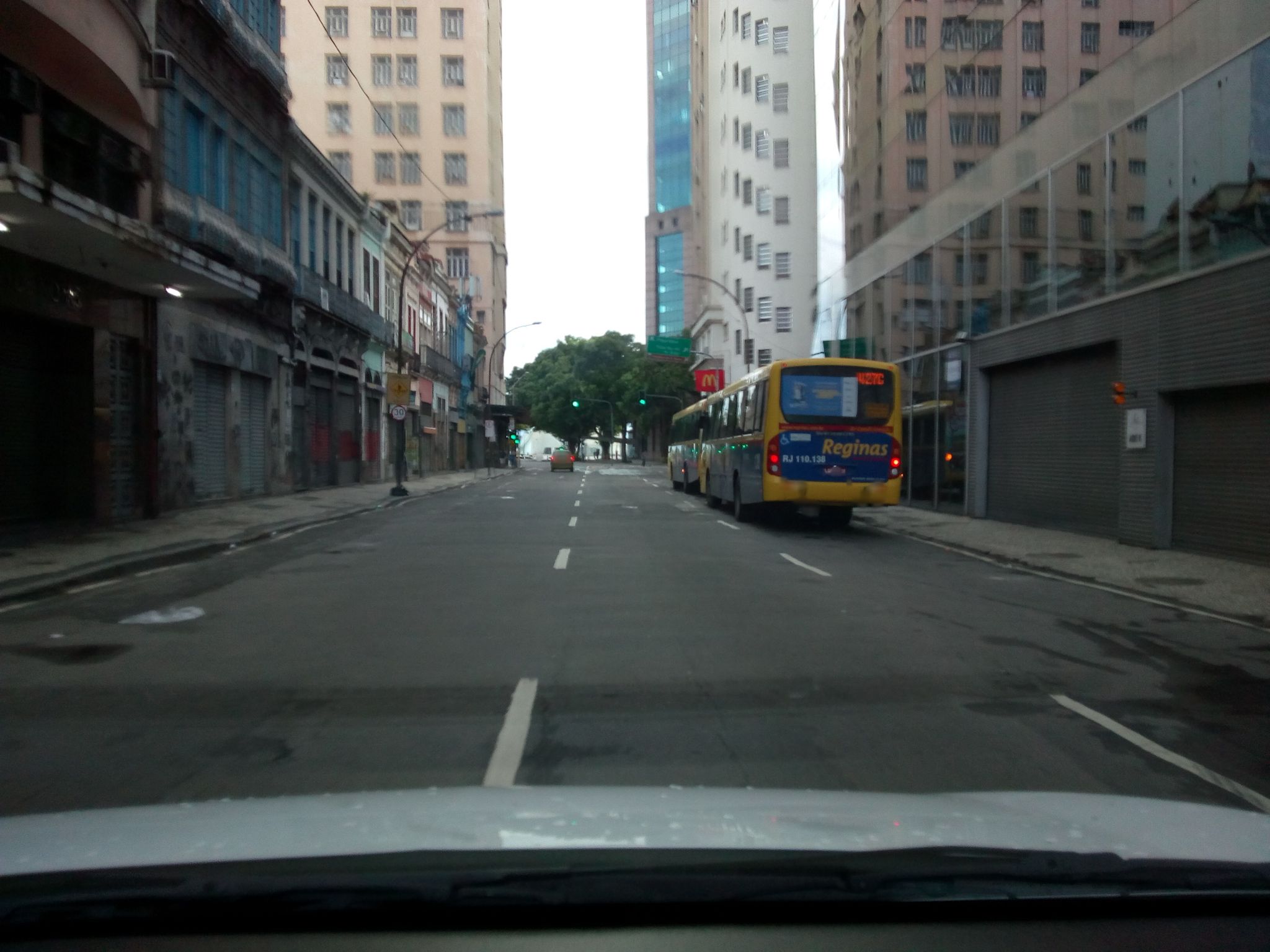 Street-level view near Edifício Conselheiro Dyogo, Centro