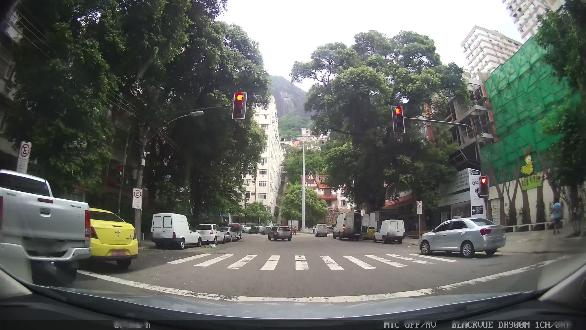 Street-level view near Edifício Copacabana, Copacabana