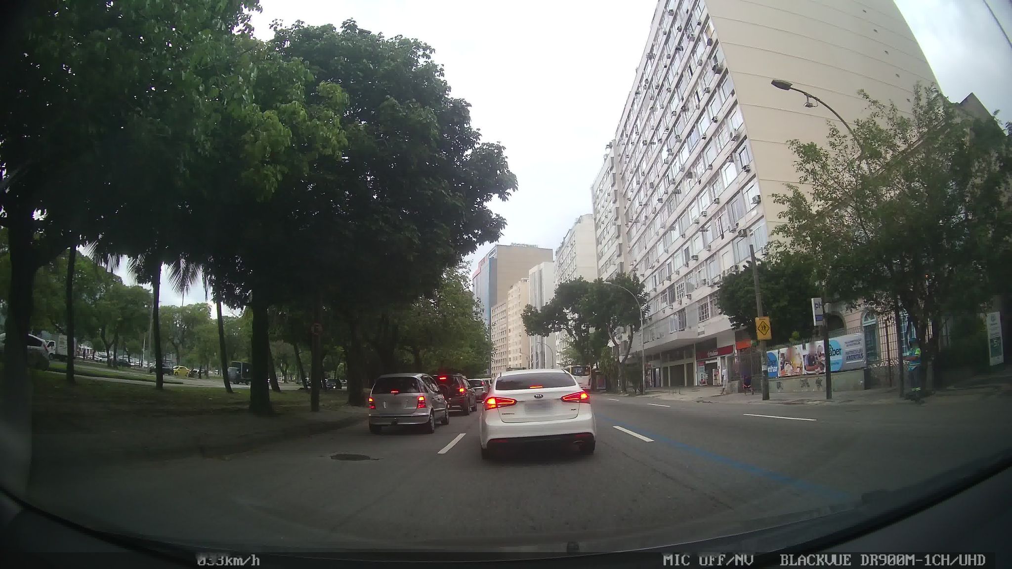 Street-level view near Edifício Coral, Botafogo