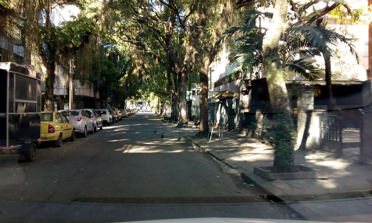 Street-level view near Edifício D. Marciana, Botafogo
