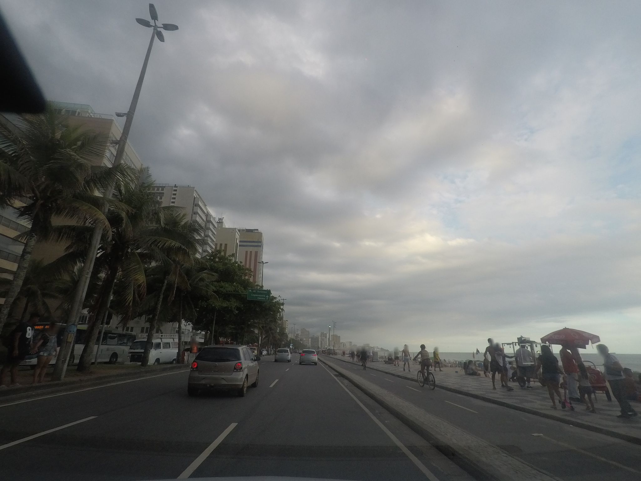 Street-level view near Edifício Delfim, Ipanema