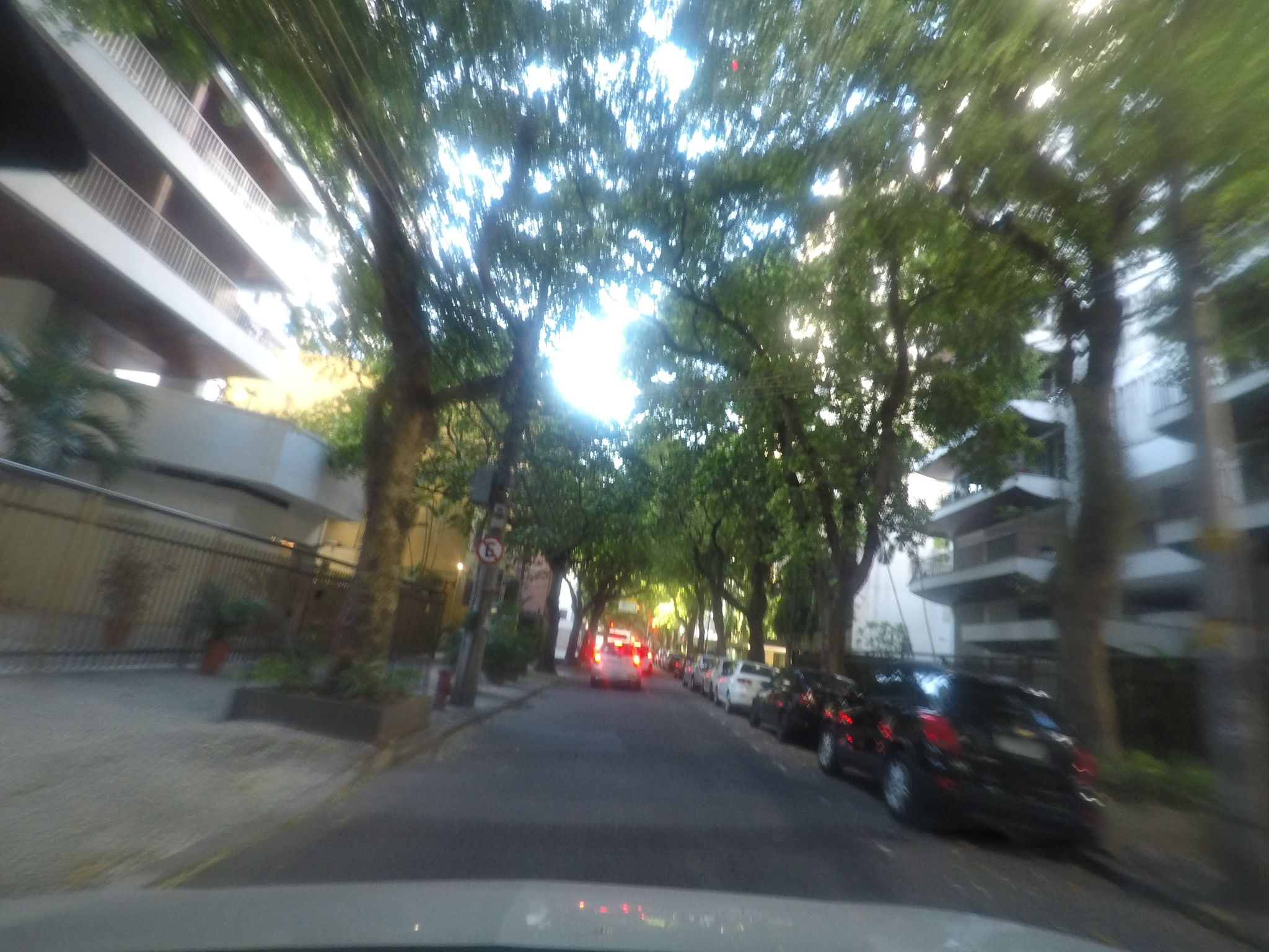 Street-level view near Edifício Deodoro da Fonseca, Botafogo