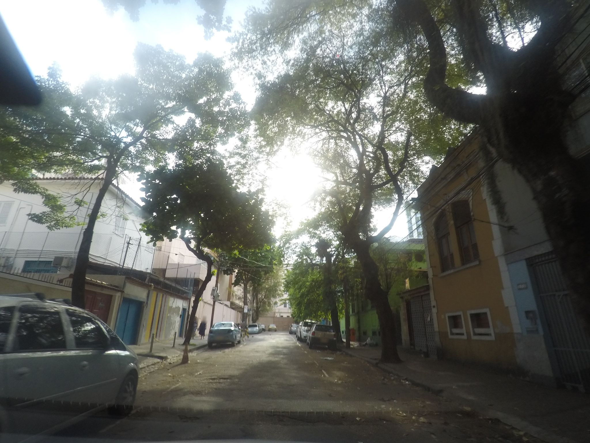Street-level view near Edifício Desembargador Burle, Humaitá