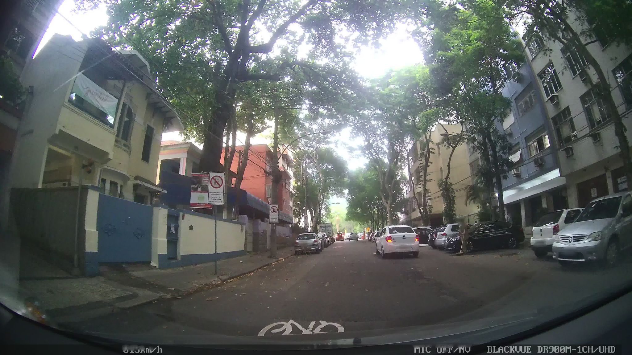 Street-level view near Edifício Diana, Laranjeiras