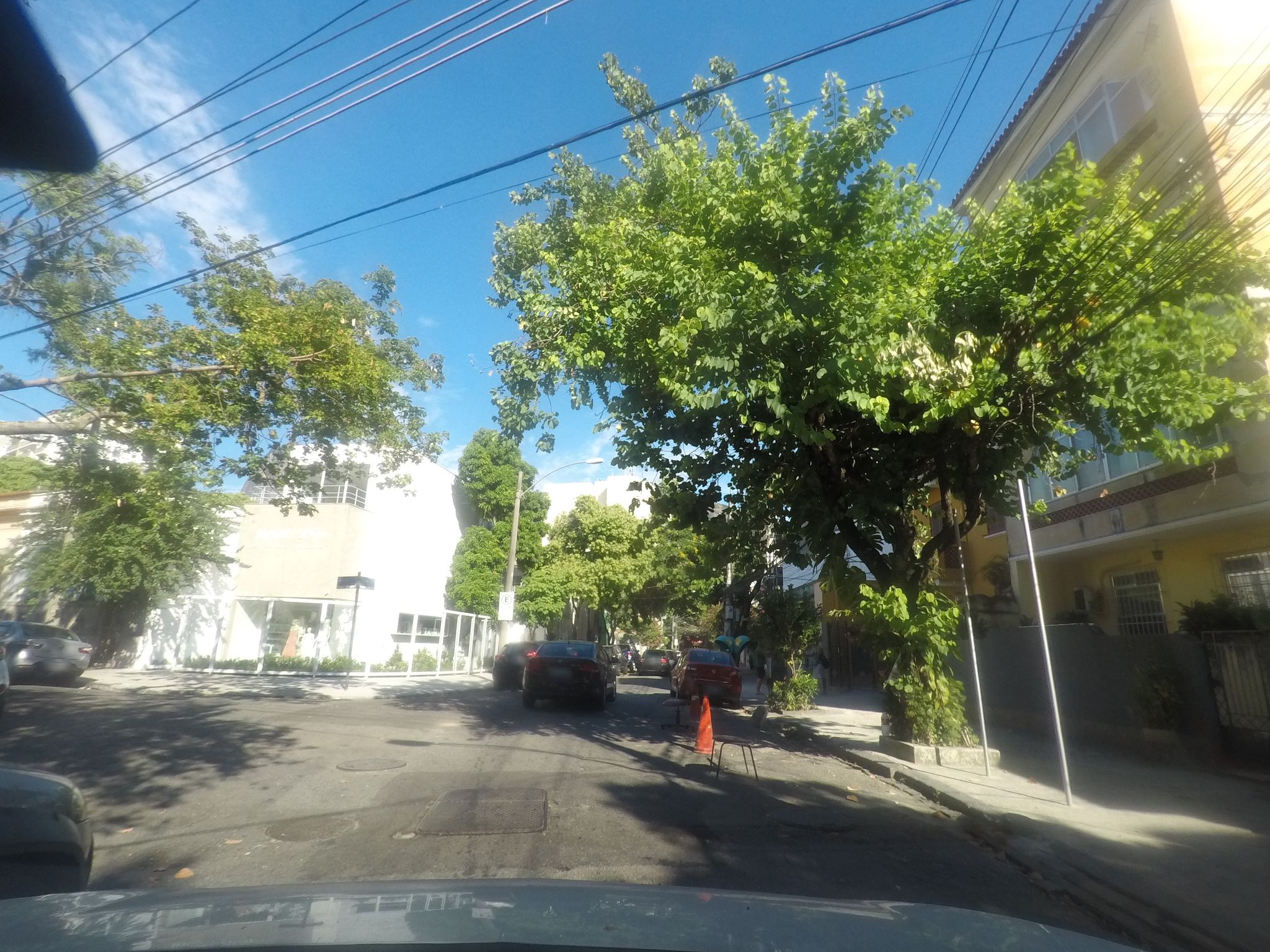 Street-level view near Edifício Duarte, Botafogo