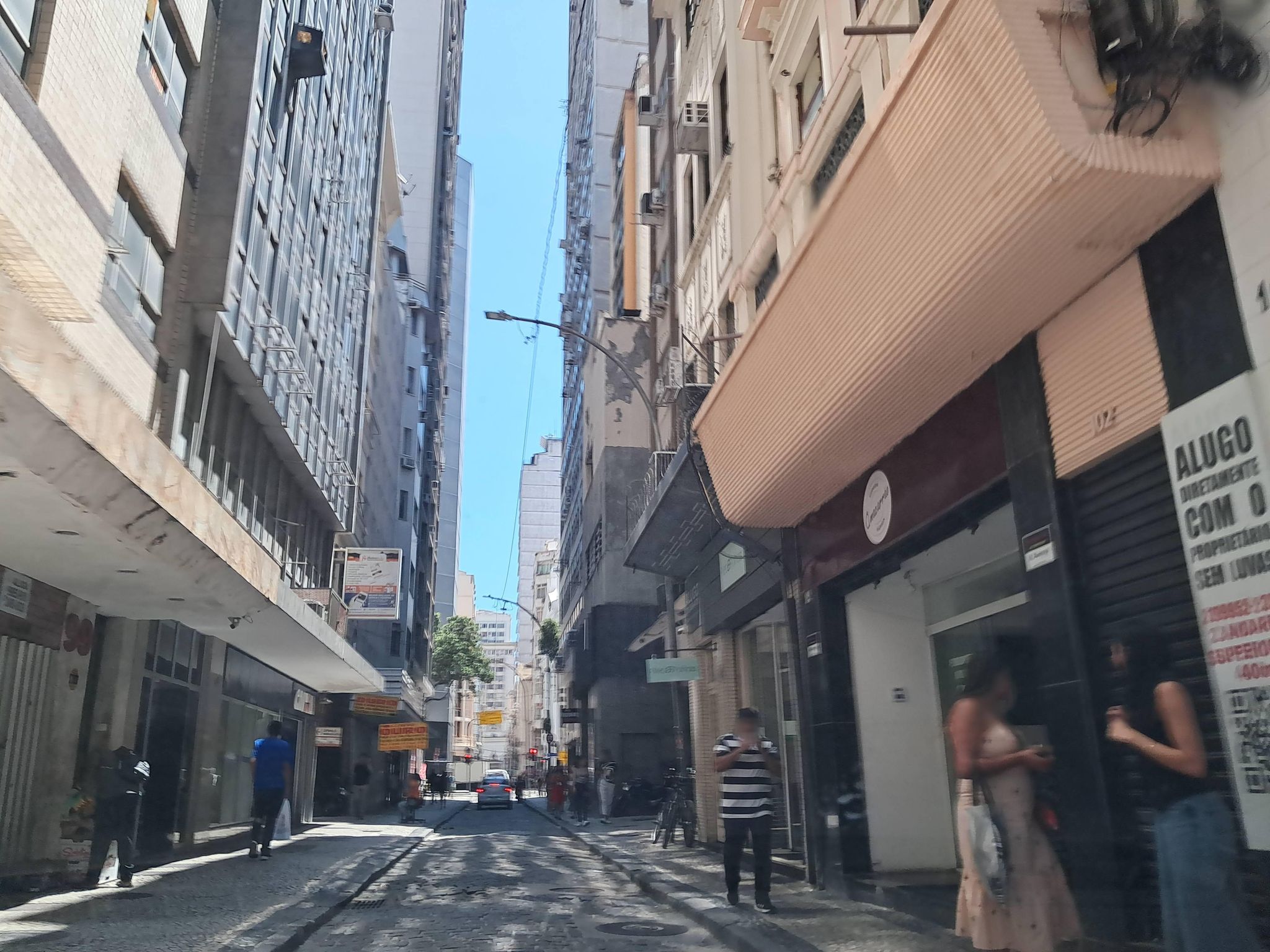 Street-level view near Edifício Eduardo Magalhães, Centro