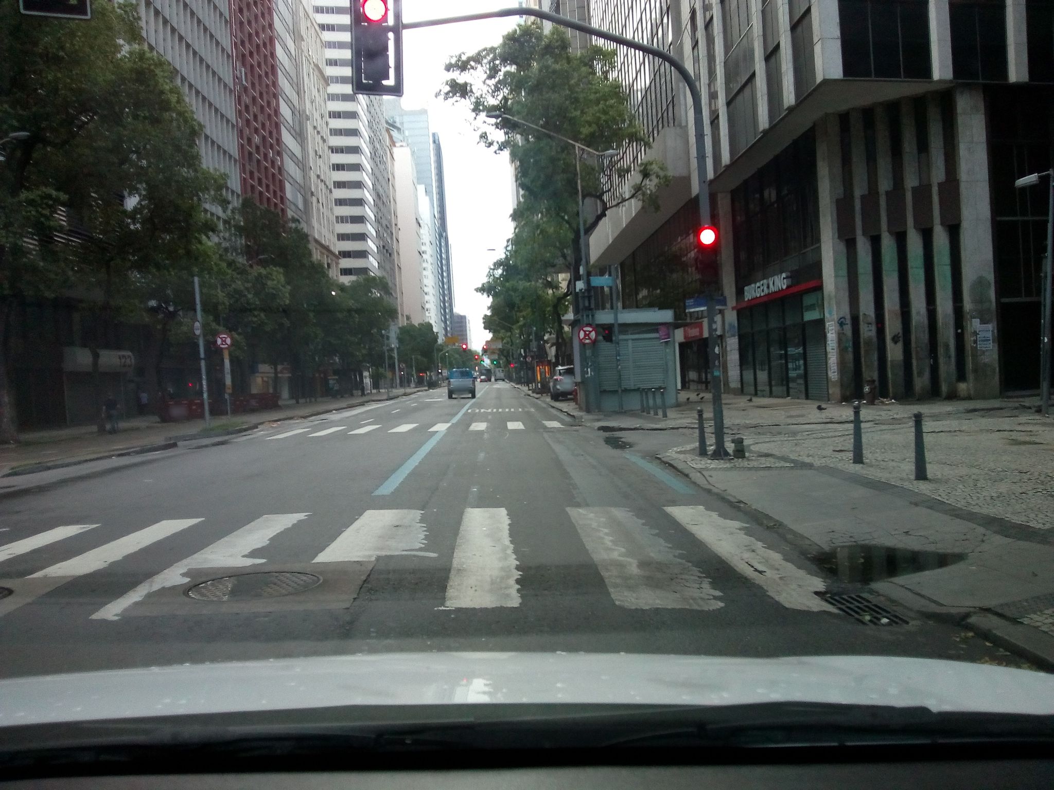 Street-level view near Edifício Emap, Centro