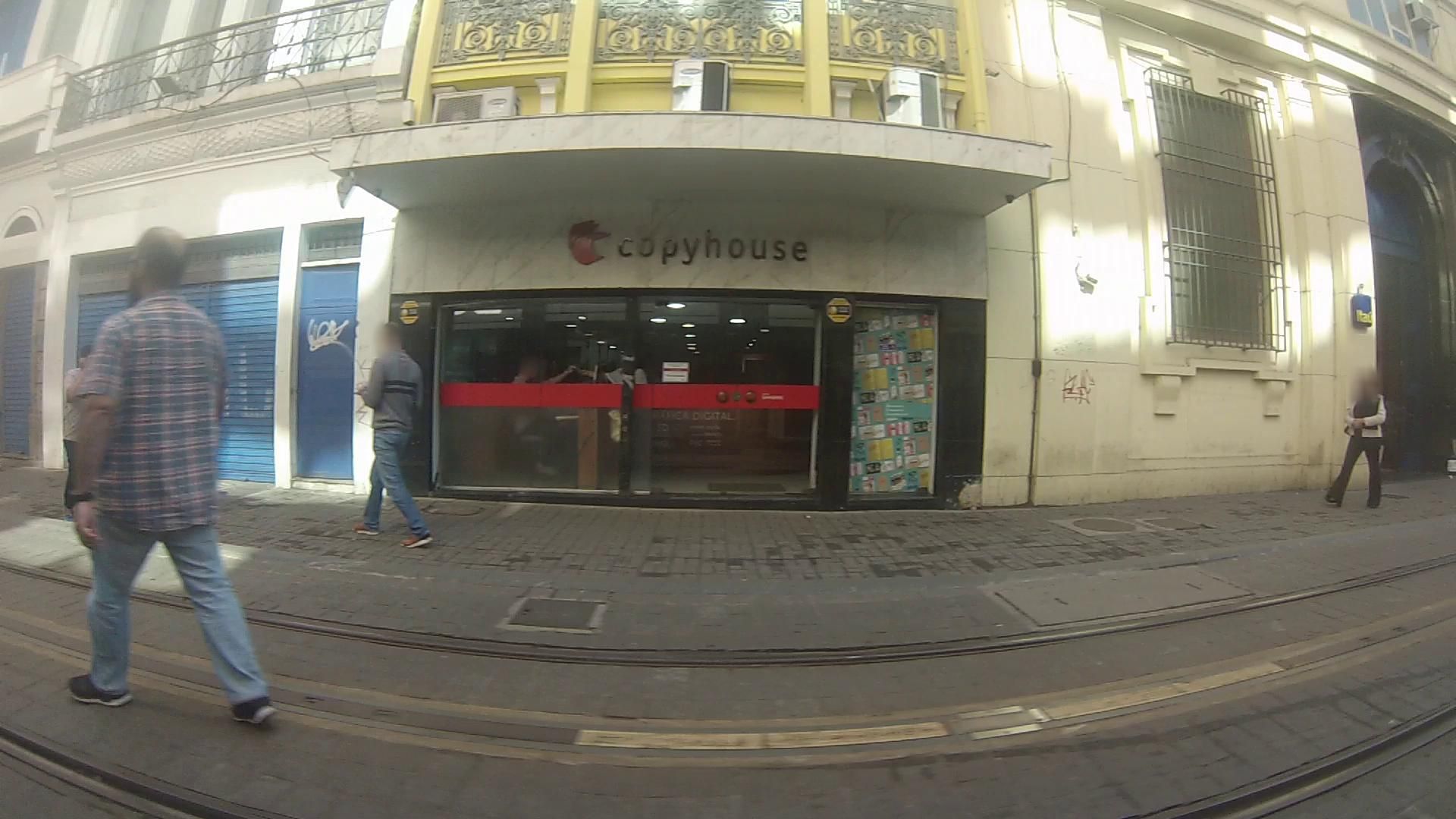 Street-level view near Edifício Emda, Centro