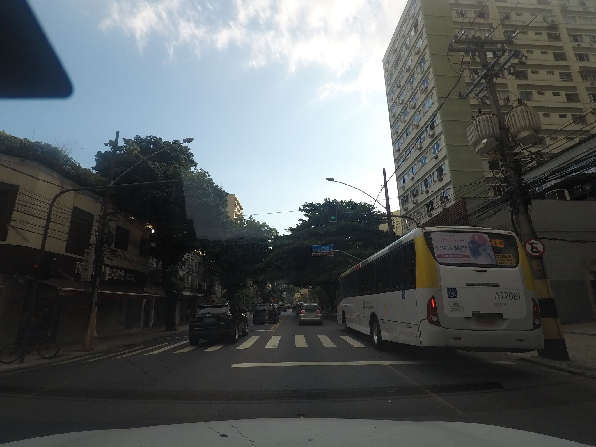 Street-level view near Edifício Faro, Jardim Botânico