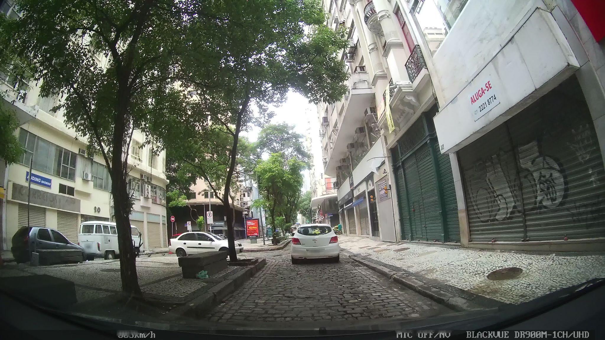 Street-level view near Edifício Ferreira Neves, Centro