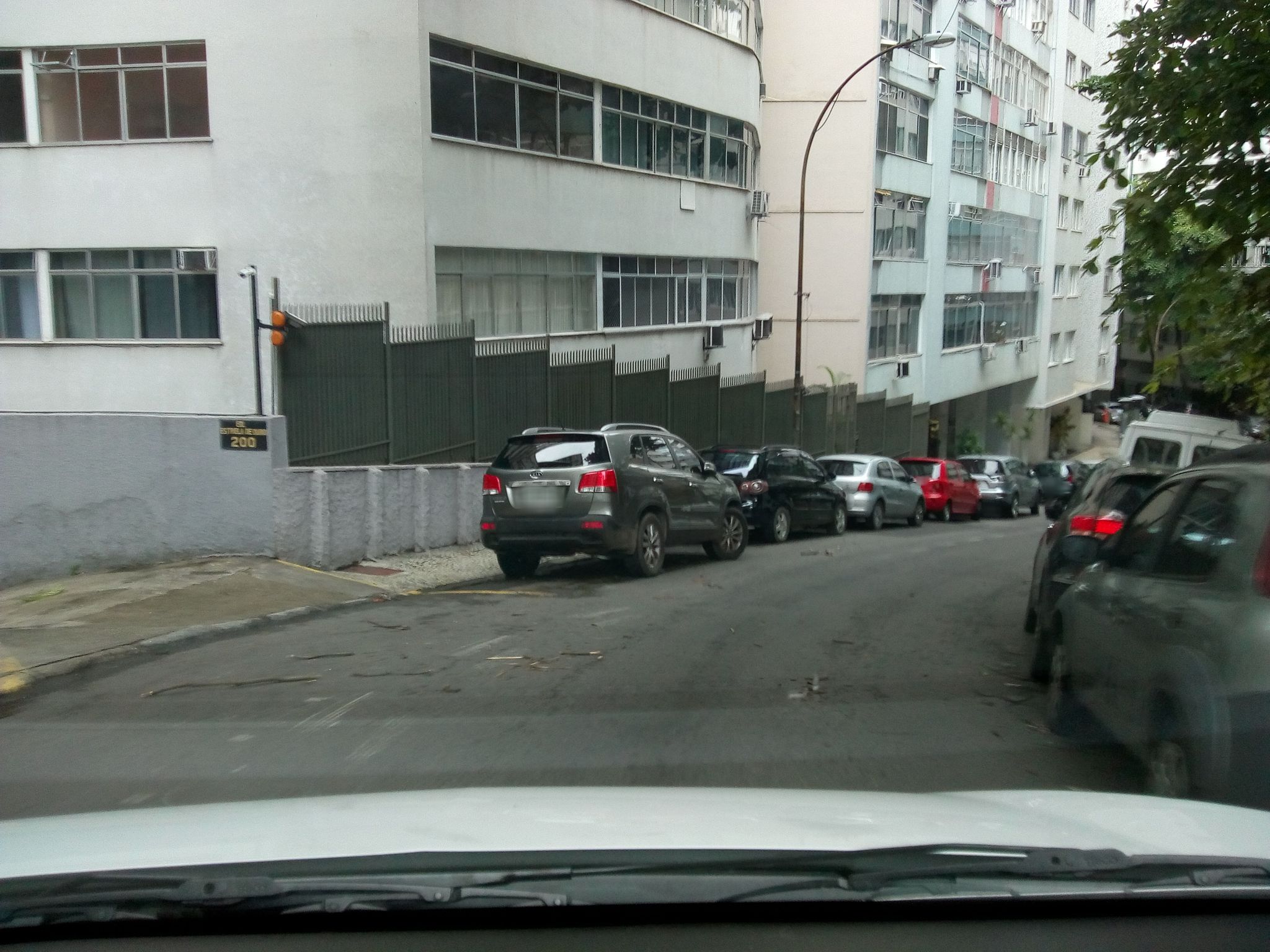Street-level view near Edifício Florença, Copacabana