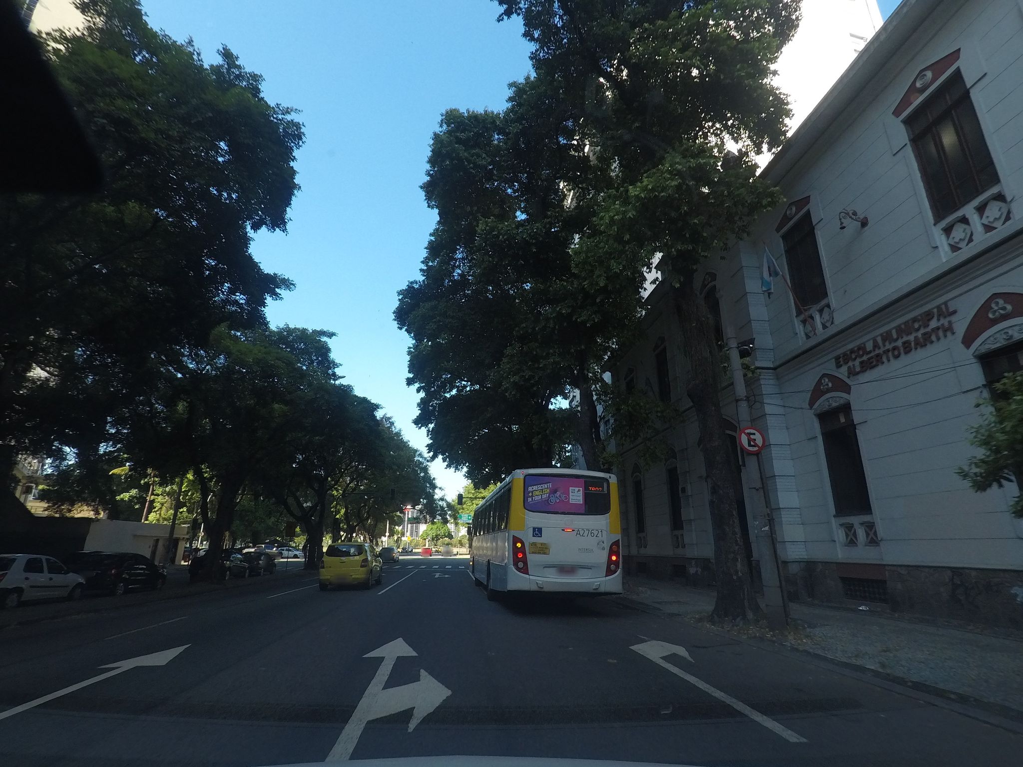 Street-level view near Edifício Fluminense, Botafogo