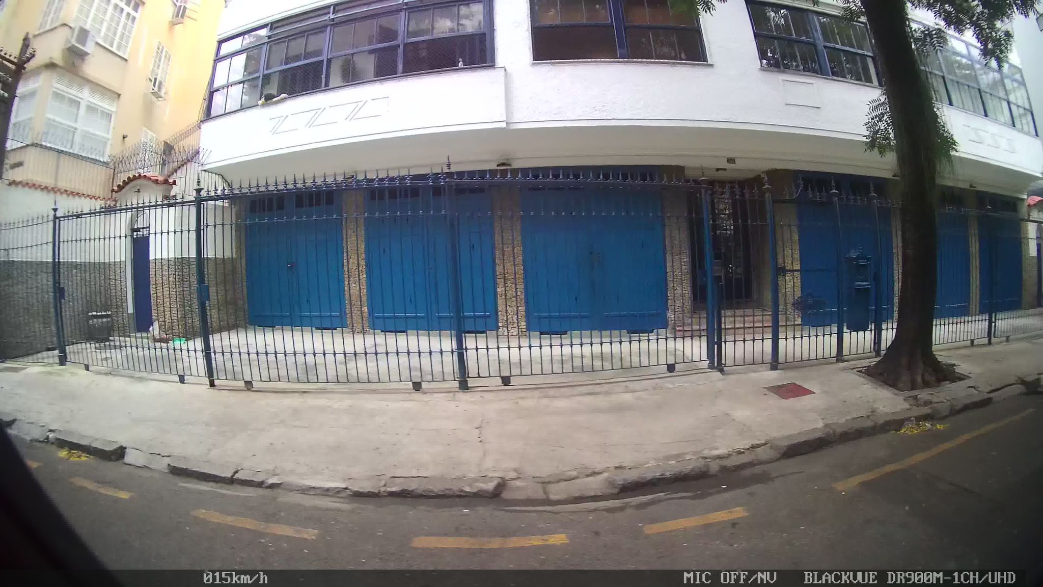 Street-level view near Edifício Forest Hills, Laranjeiras