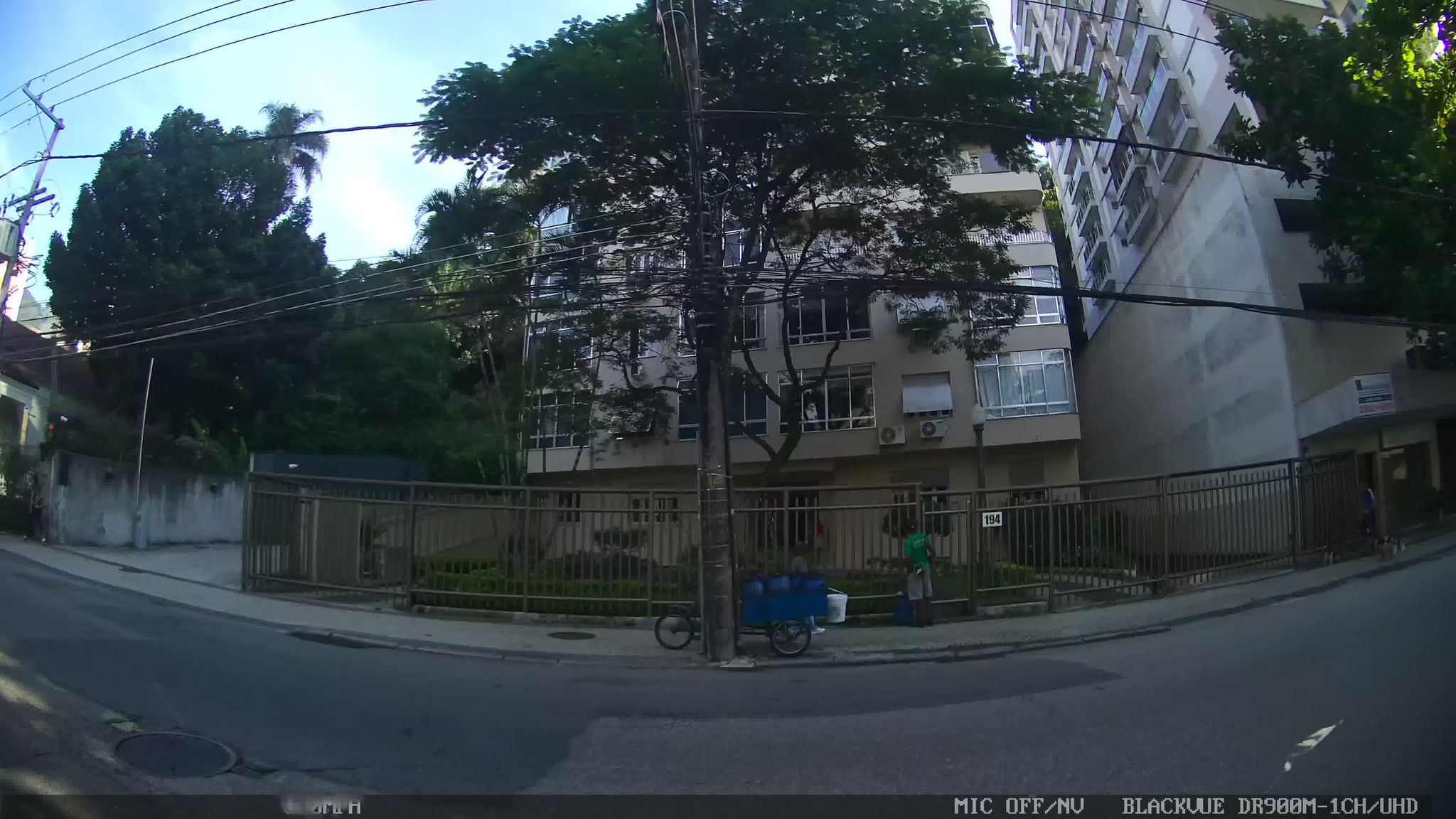Street-level view near Edifício Gavea, Gávea
