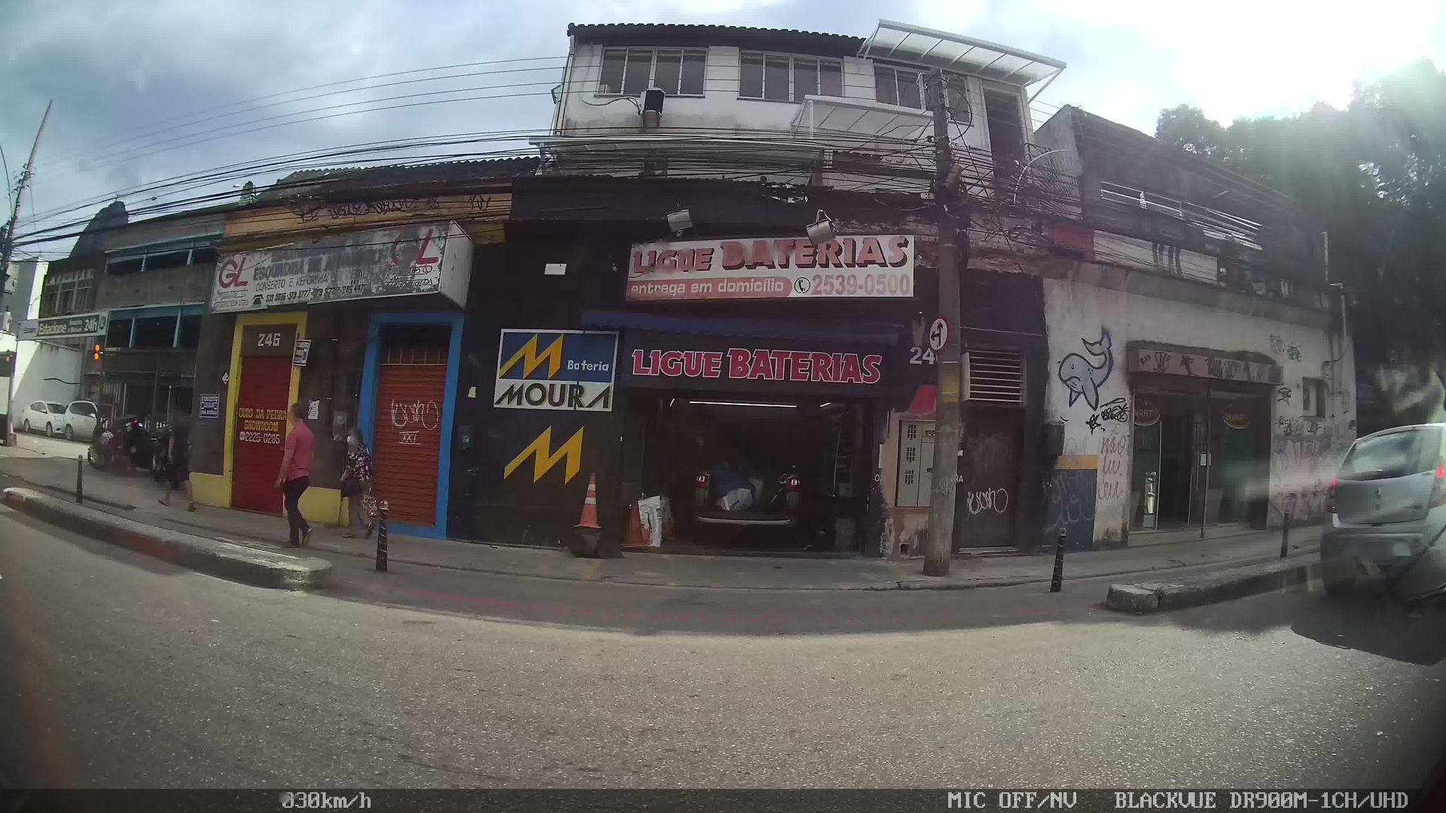 Street-level view near Edifício Gêmeos, Botafogo