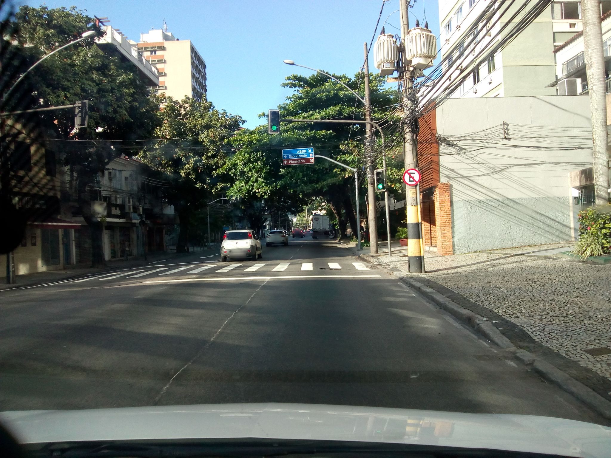 Street-level view near Edifício Gemini, Jardim Botânico