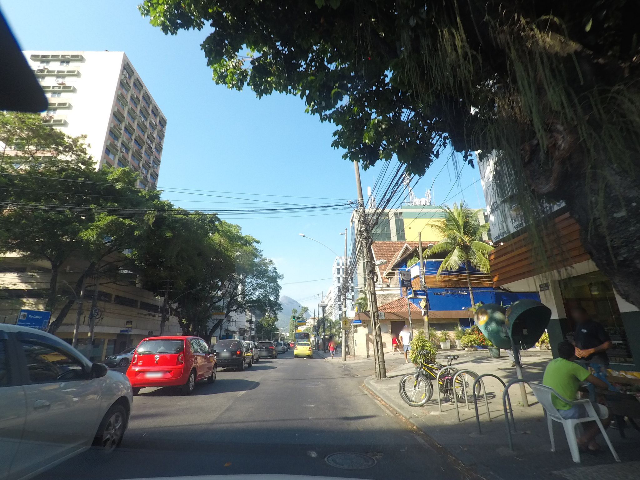 Street-level view near Edifício Gemini, Gávea