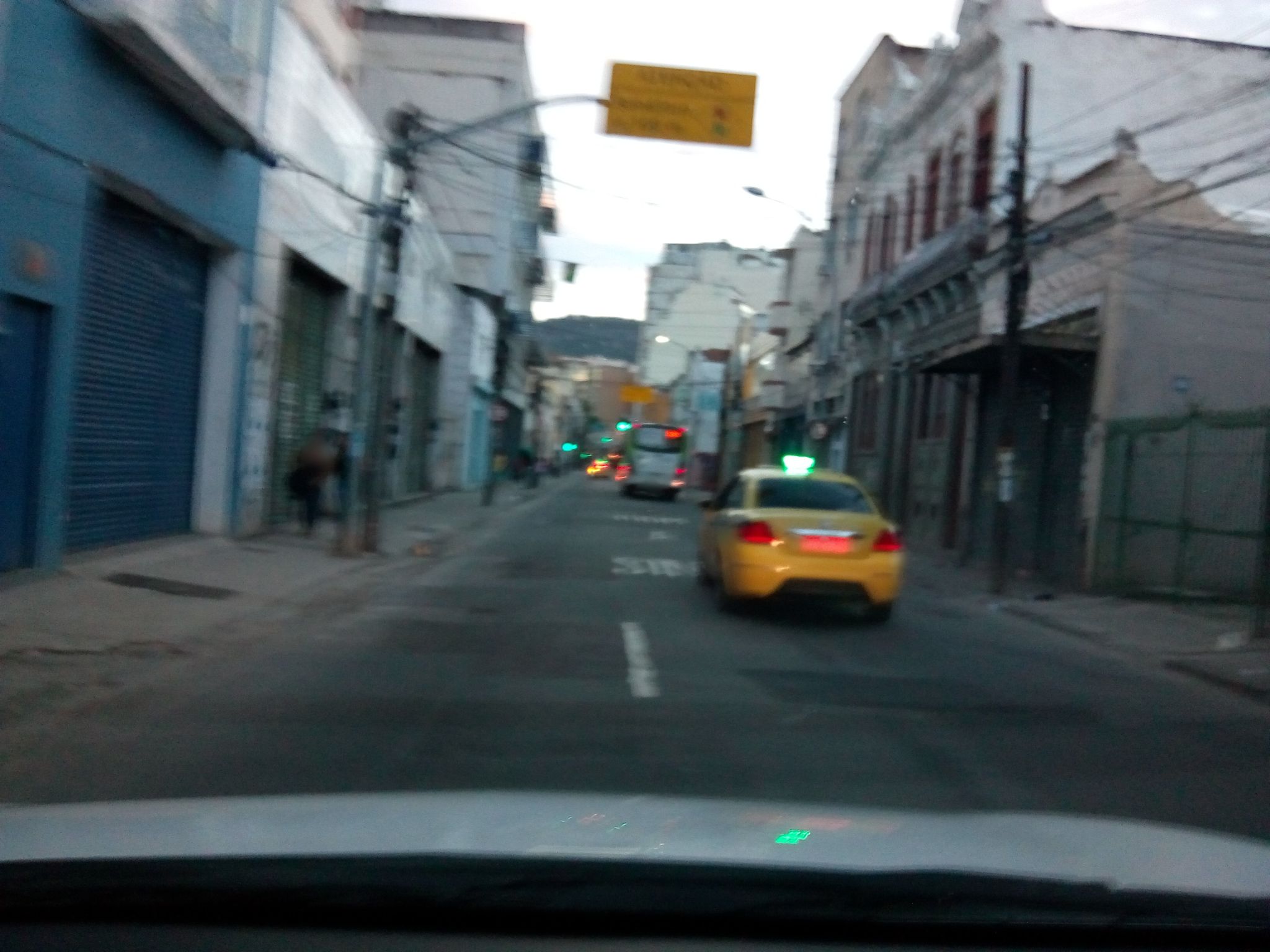 Street-level view near Edifício Geral Caldweell, Centro