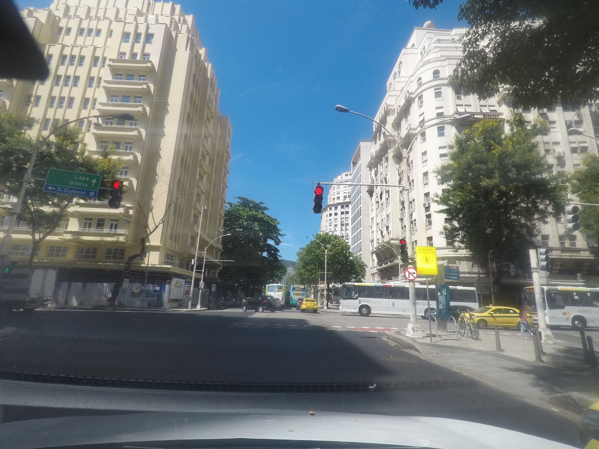 Street-level view near Edifício Gert, Centro