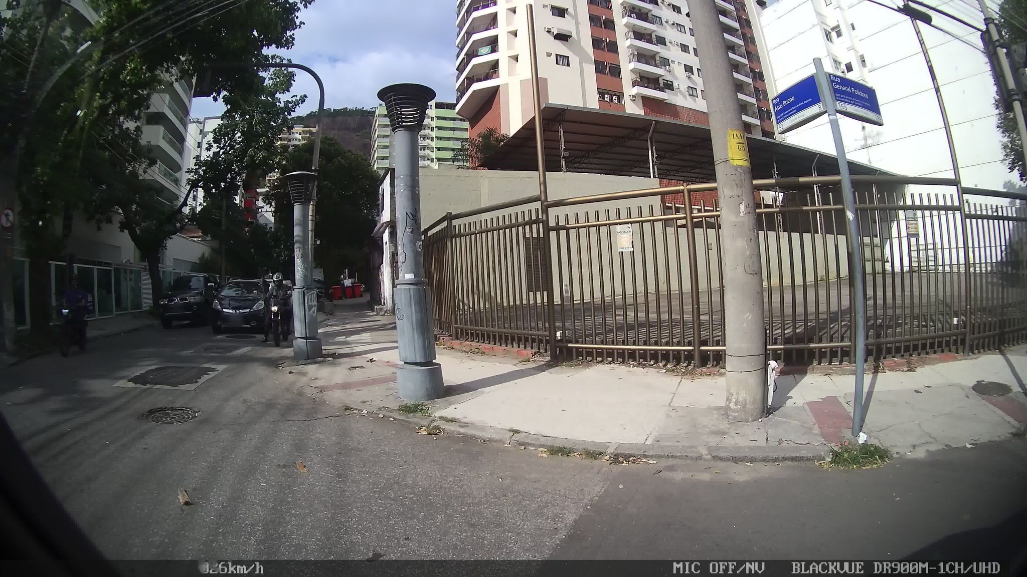 Street-level view near Edifício Greenpark, Botafogo