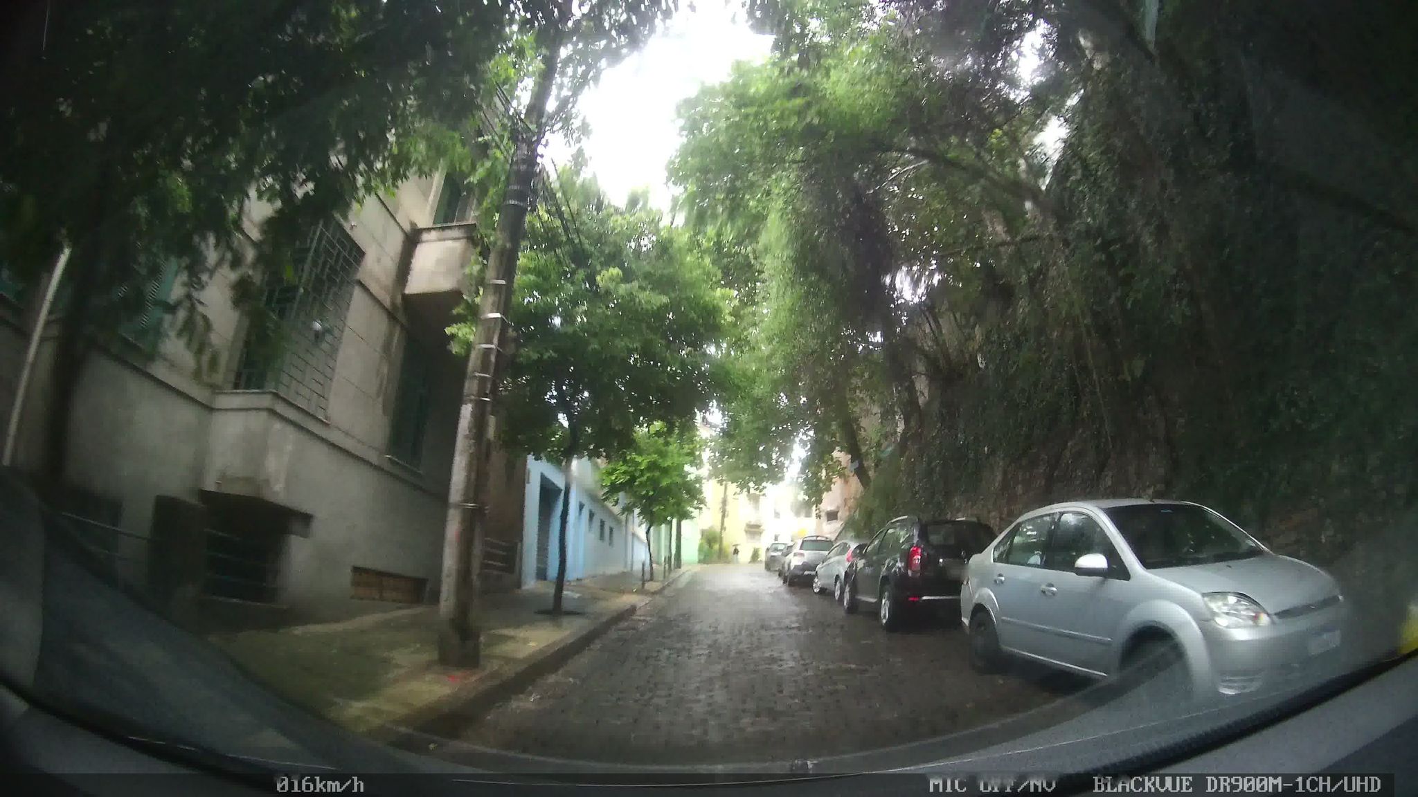 Street-level view near Edifício Guacy, Glória