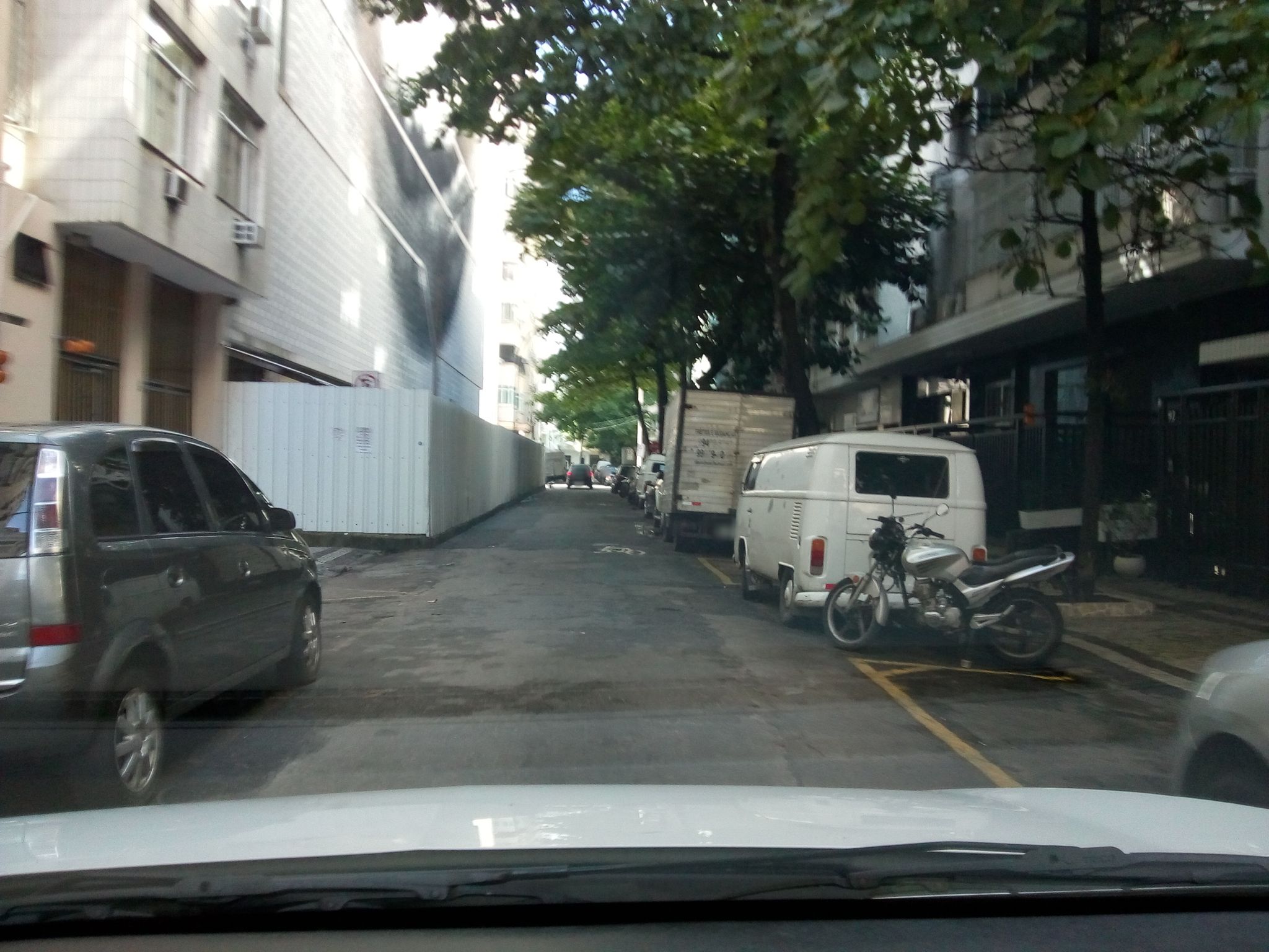 Street-level view near Edifício Guaporé, Copacabana