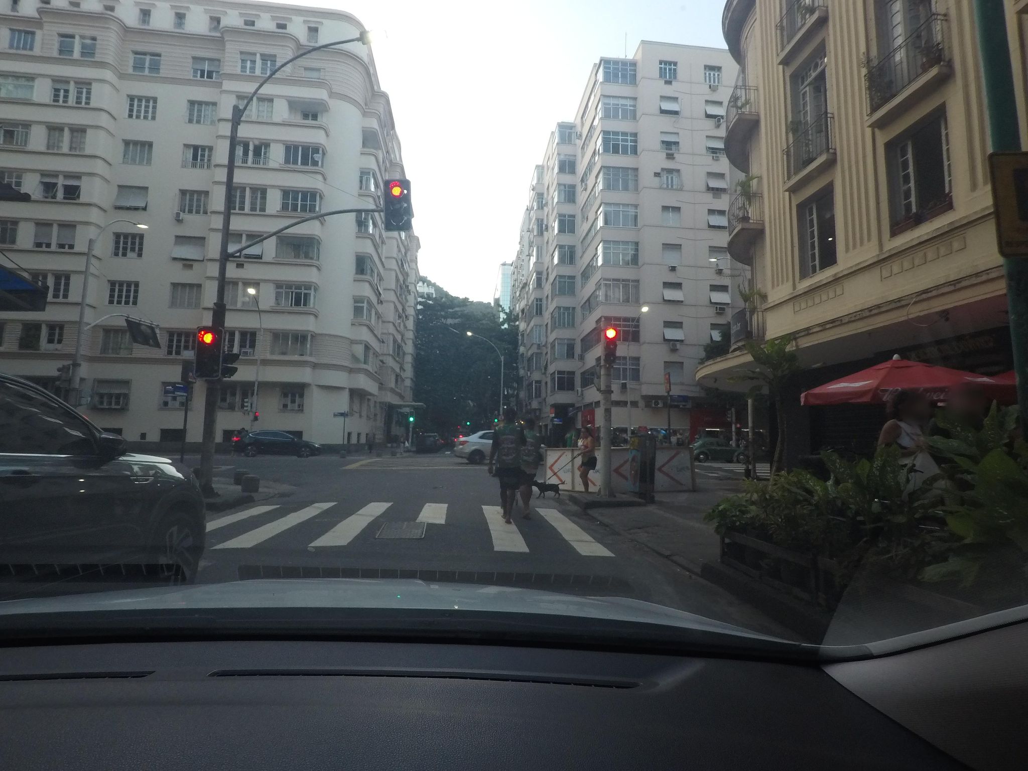 Street-level view near Edifício Guido, Copacabana