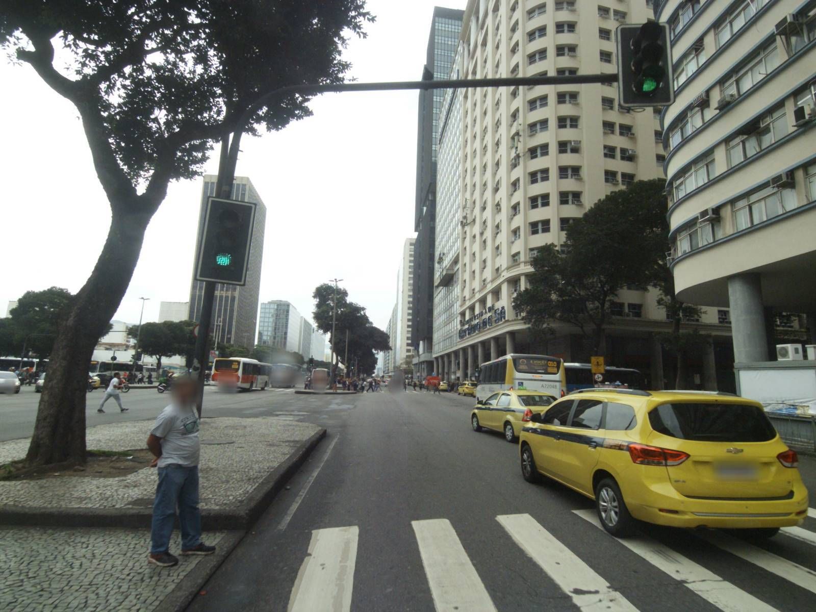 Street-level view near Edifício Iasa II, Centro