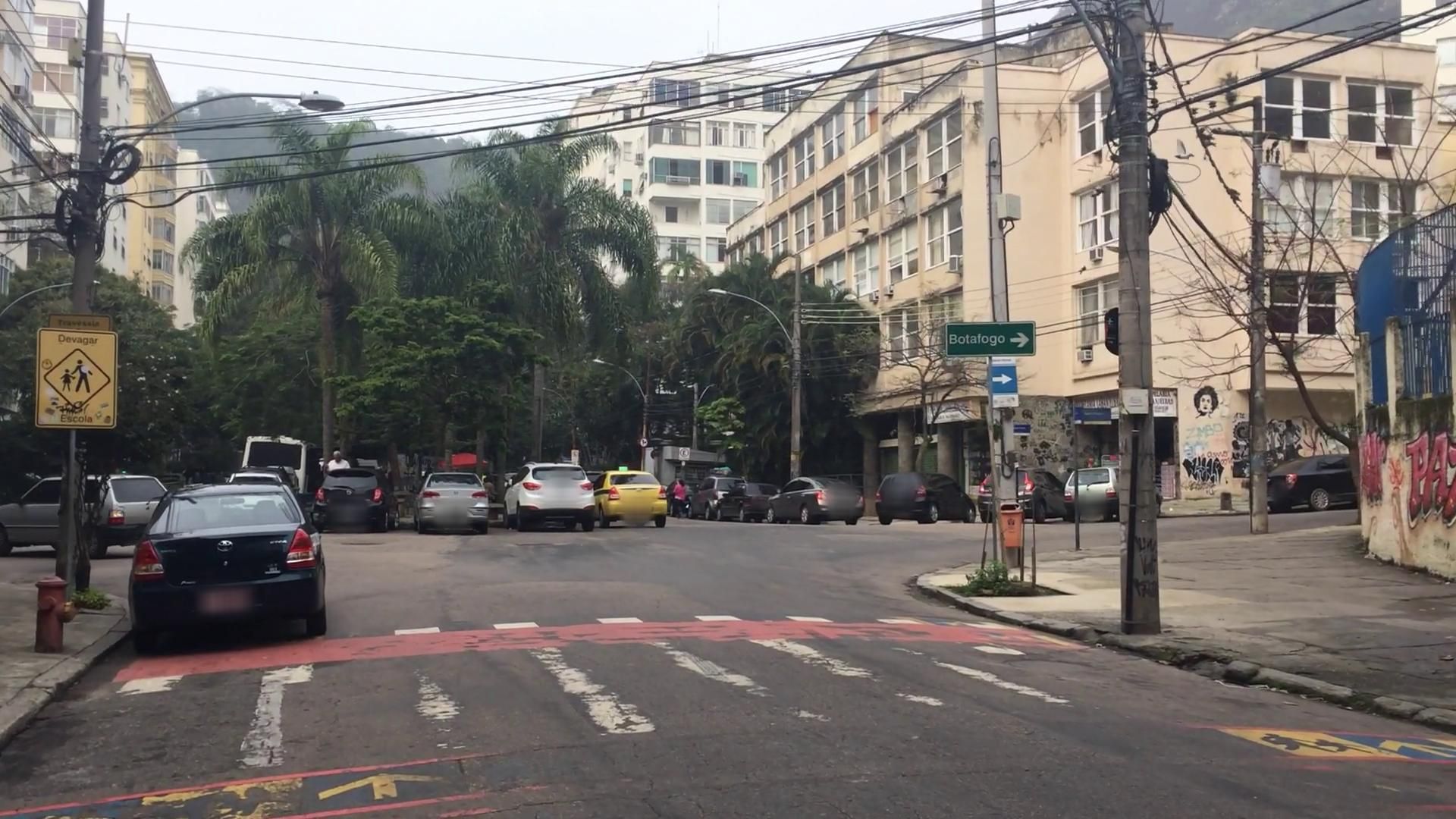 Street-level view near Edifício Ibis, Laranjeiras