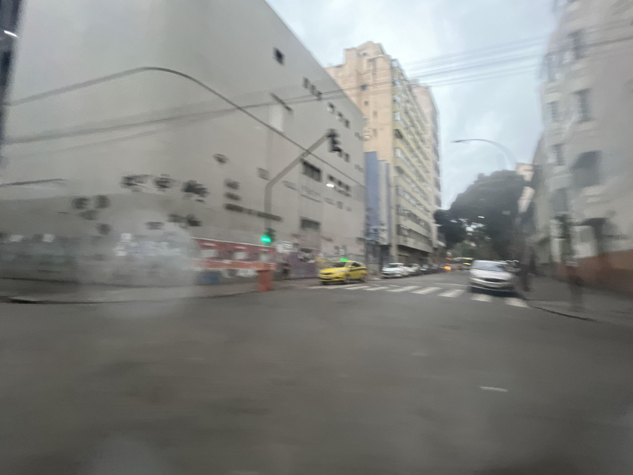Street-level view near Edifício Iguatu, Centro