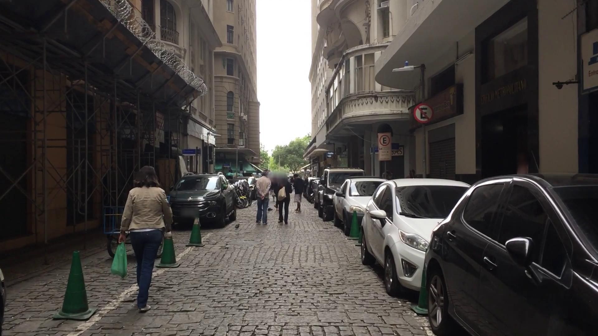 Street-level view near Edifício Imponente, Centro