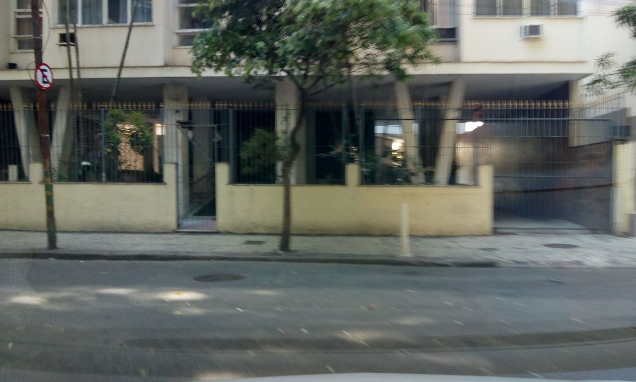 Street-level view near Edifício Ingá, Flamengo