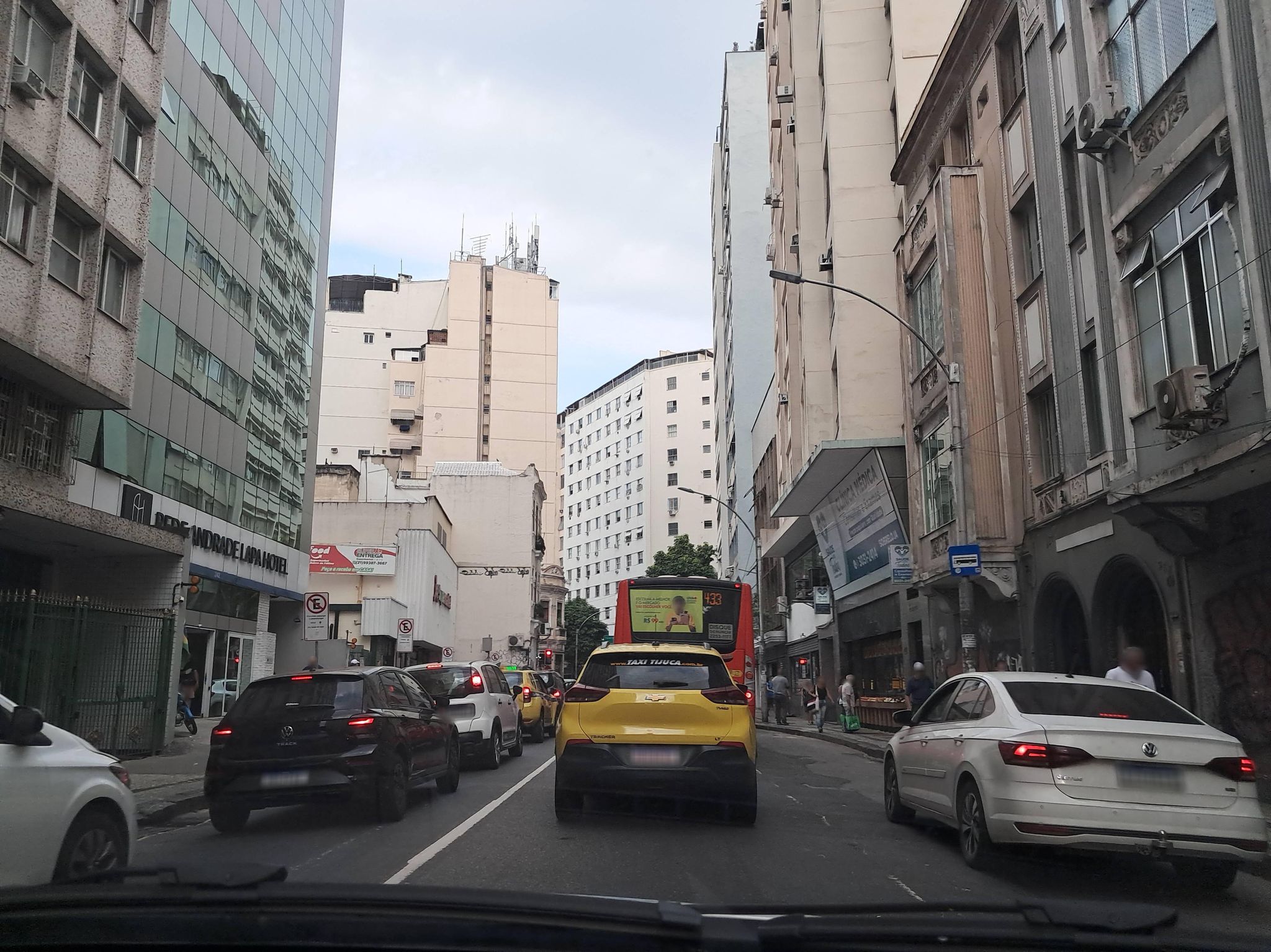 Street-level view near Edifício Inoan, Centro