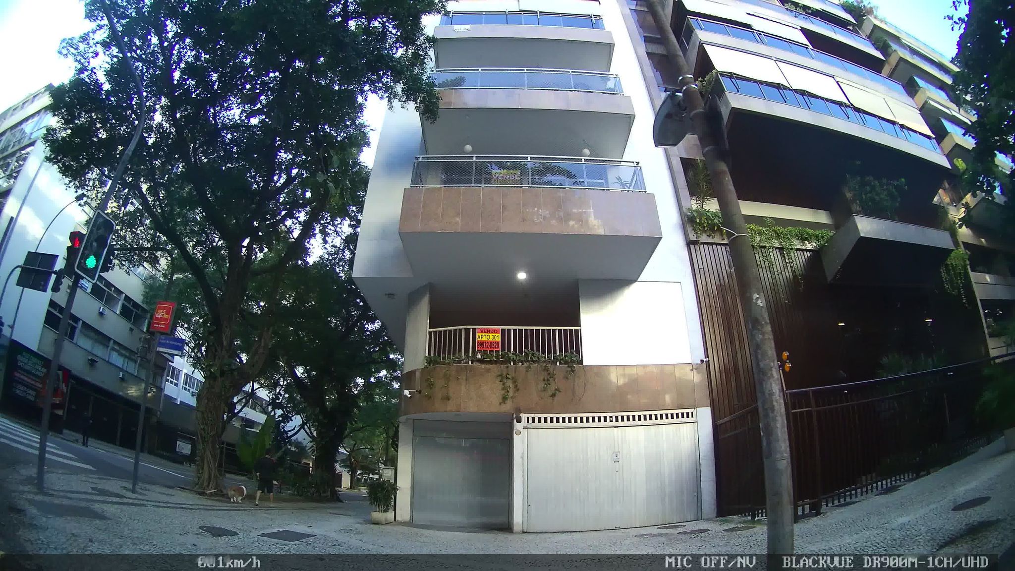 Street-level view near Edifício Ipanema Coast, Leblon