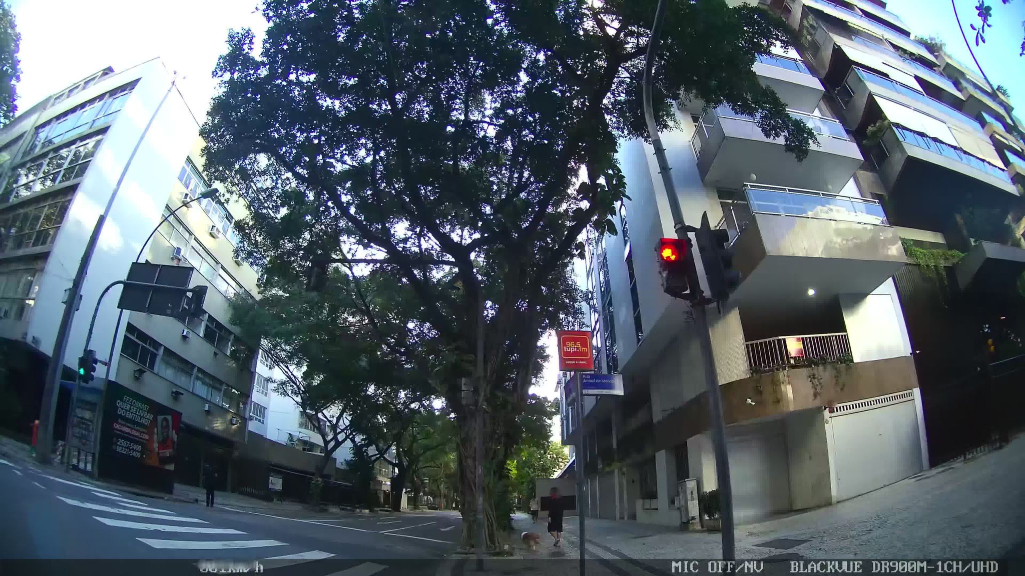 Street-level view near Edifício Ipanema Coast, Ipanema