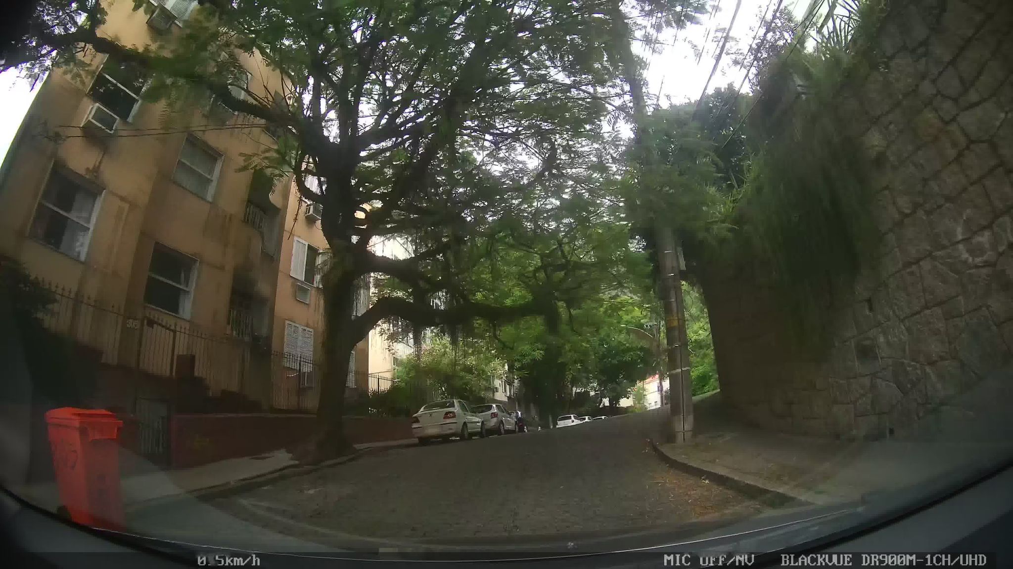 Street-level view near Edifício Itabel, Laranjeiras