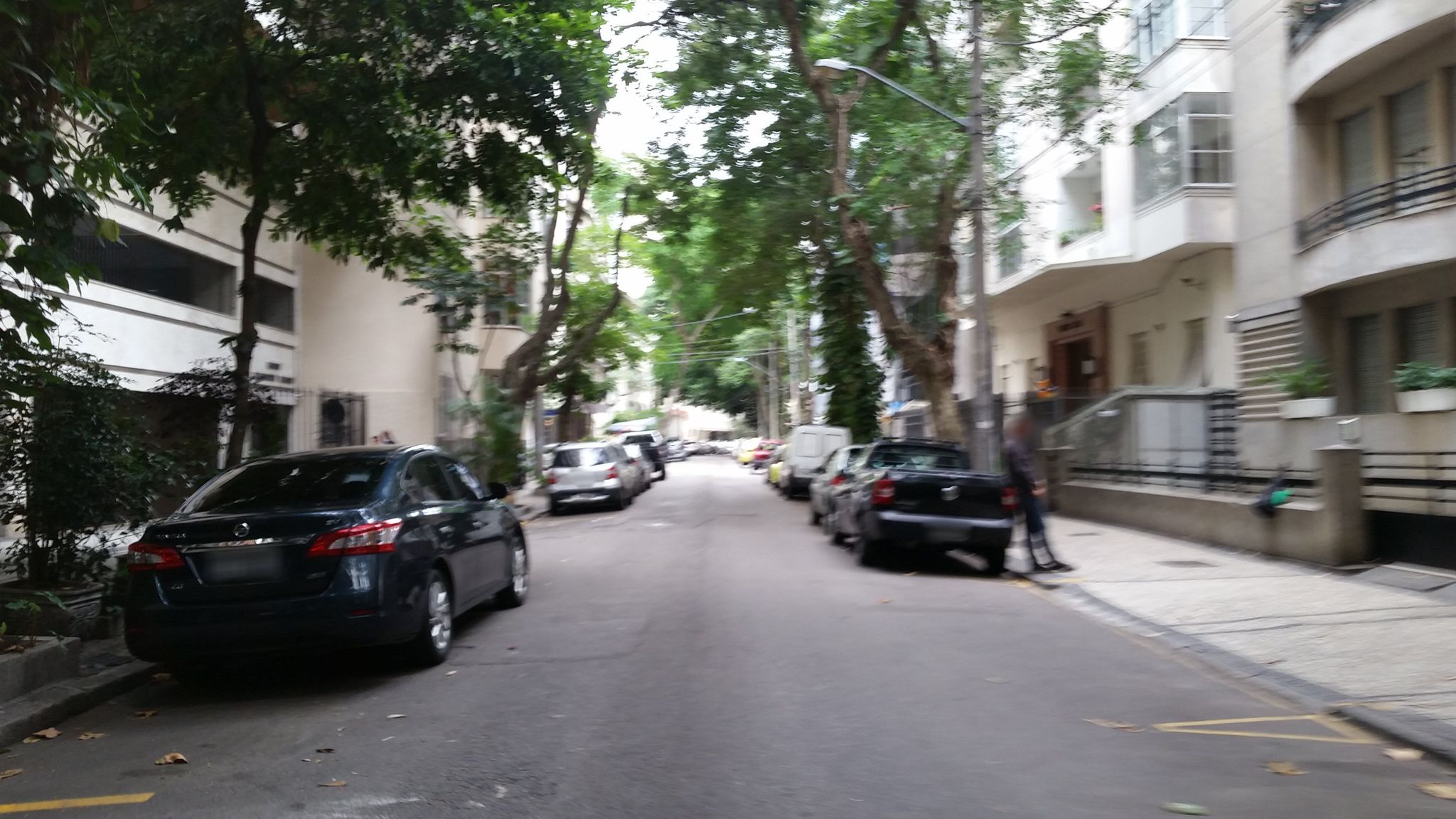 Street-level view near Edifício Itaiúba, Flamengo