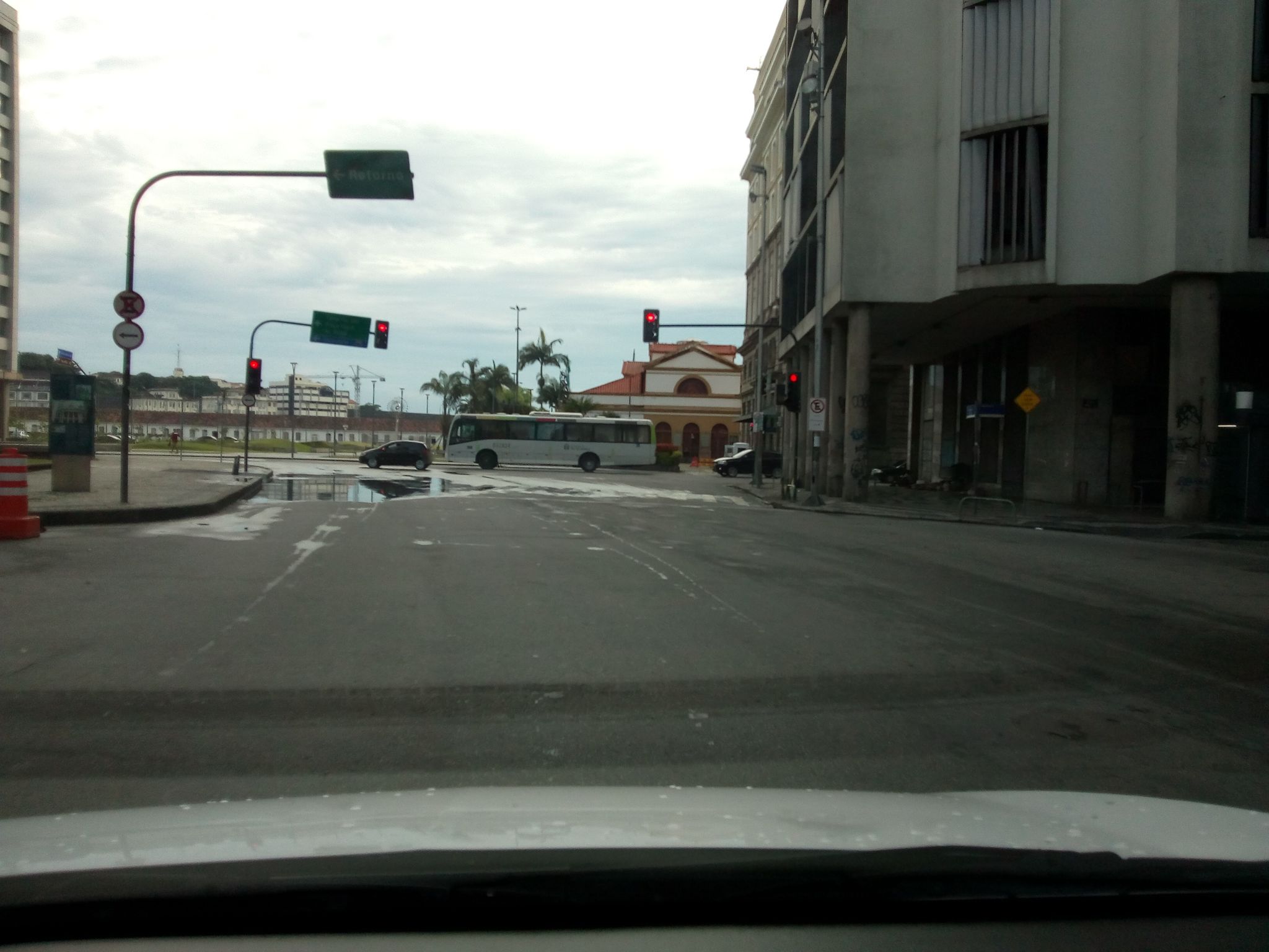 Street-level view near Edifício Itecia, Centro