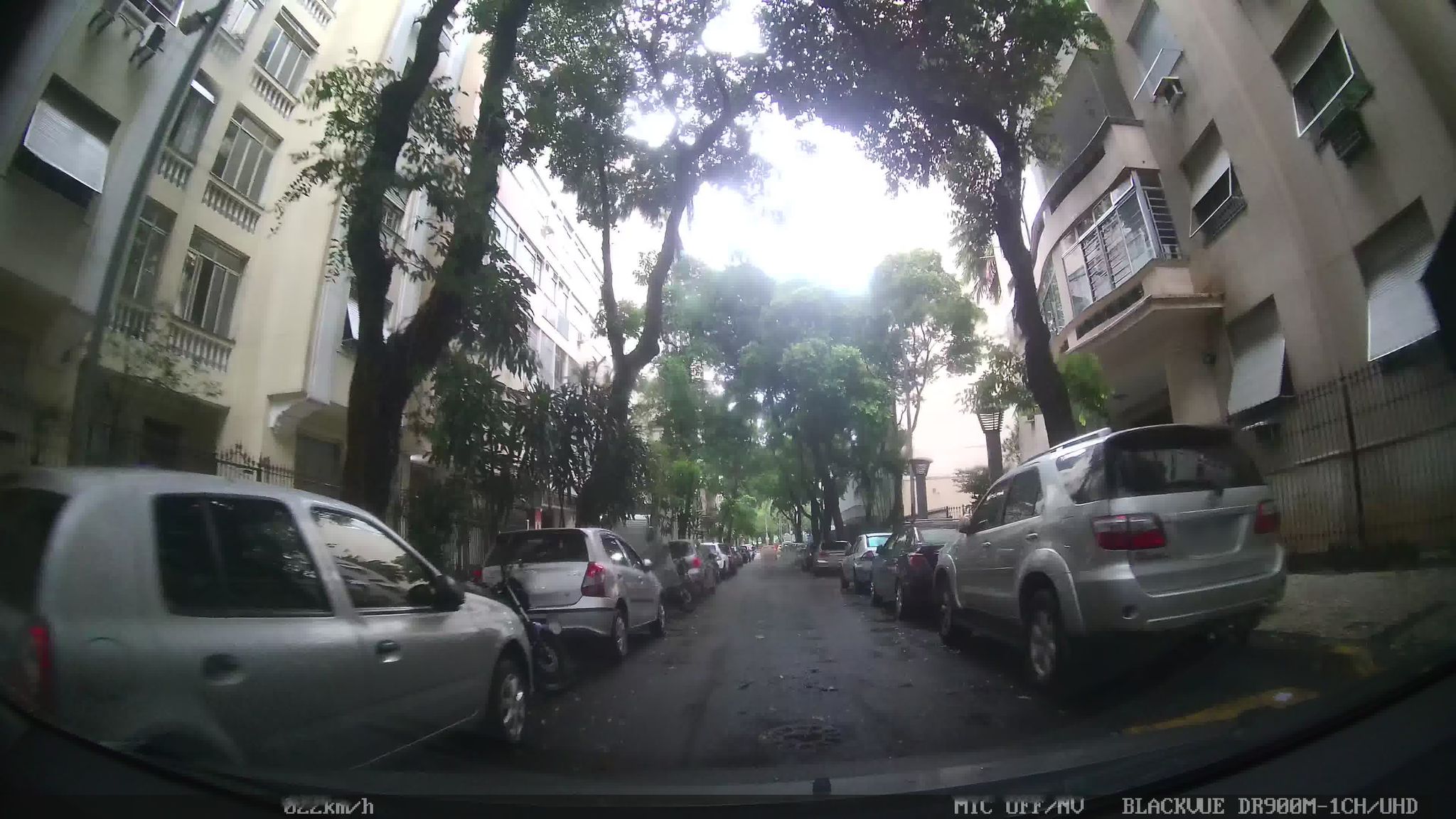 Street-level view near Edifício Itiúba, Catete
