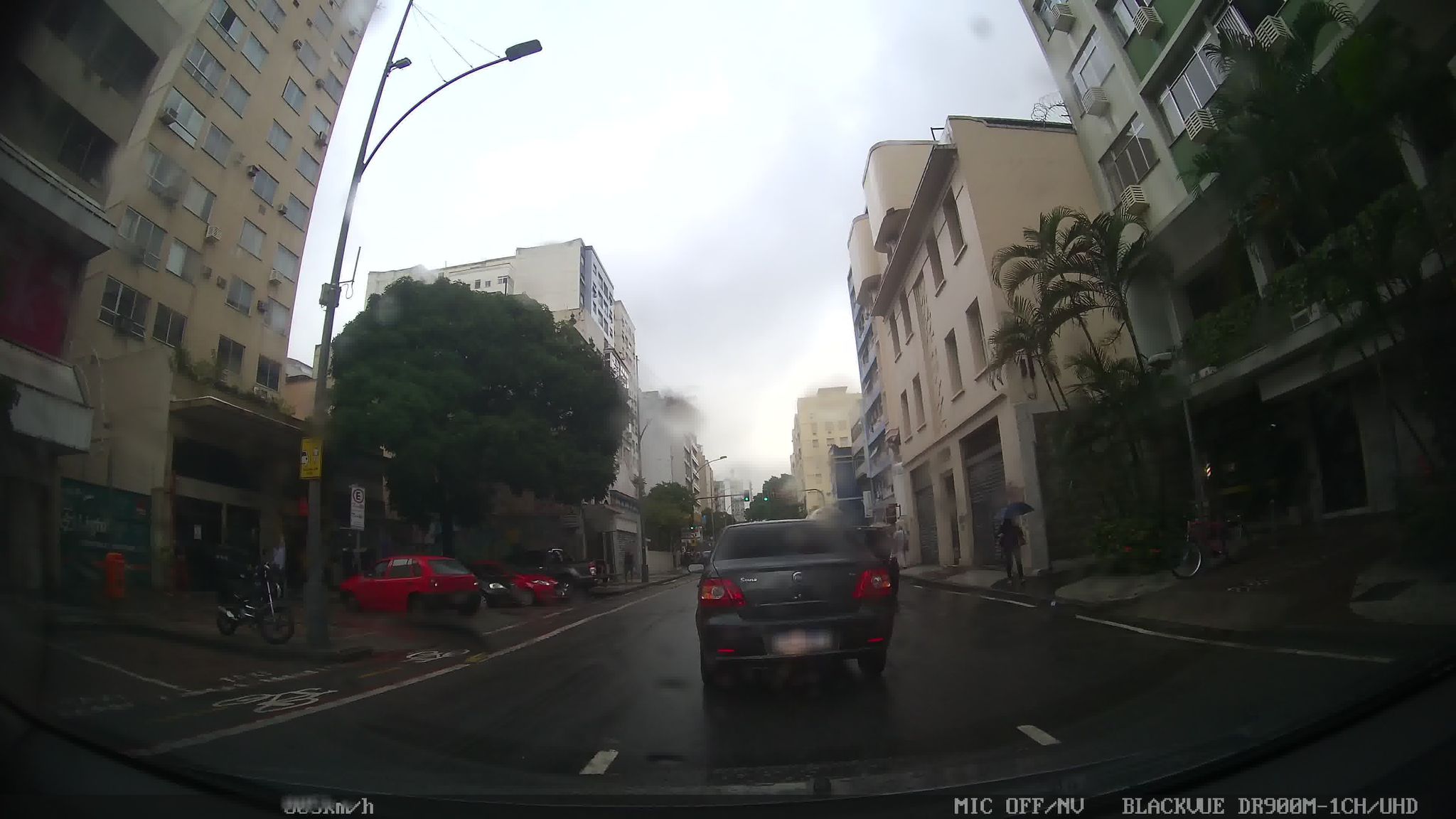 Street-level view near Edifício Jamile, Laranjeiras