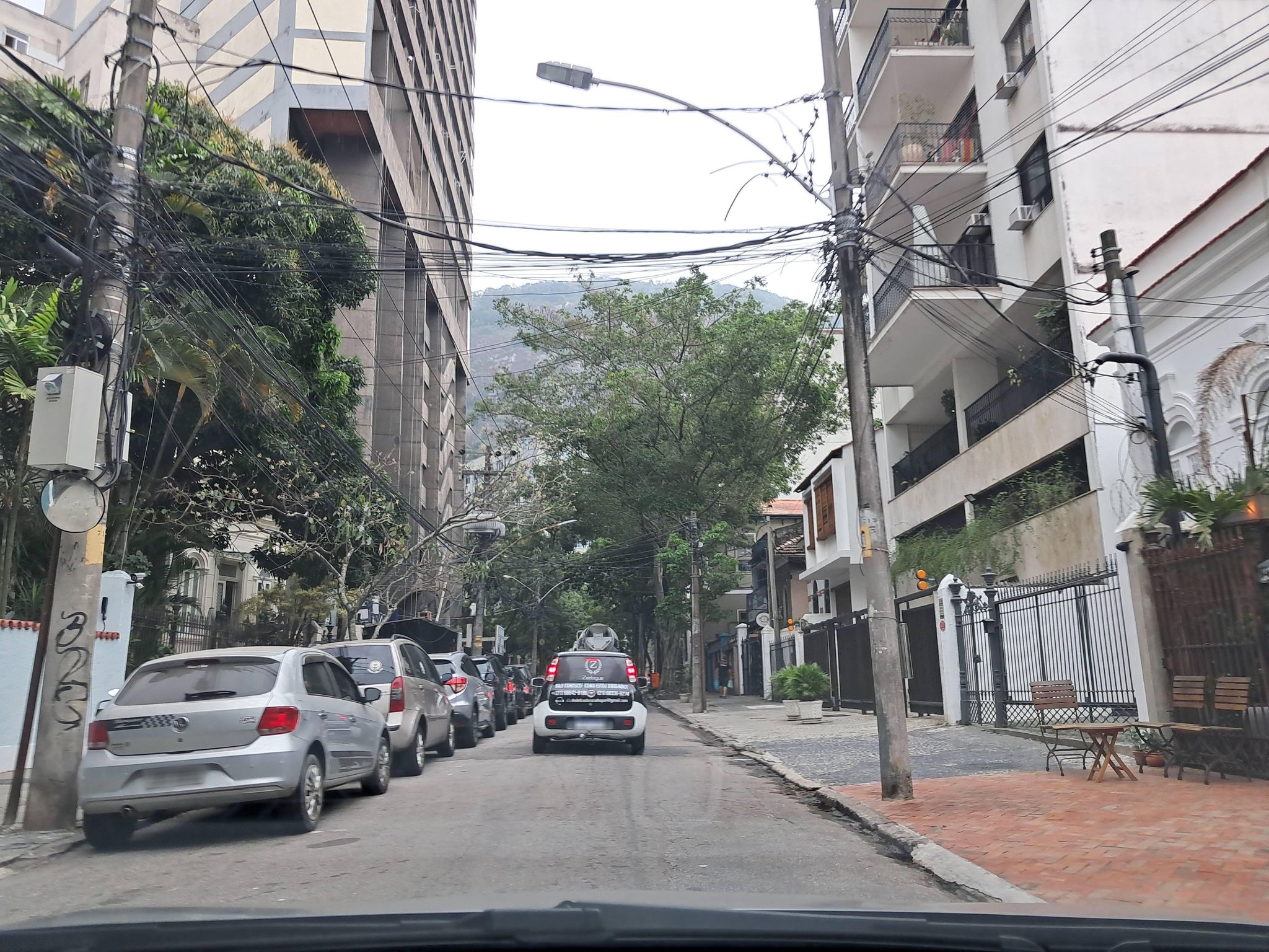 Street-level view near Edifício Jardim Botafogo, Botafogo