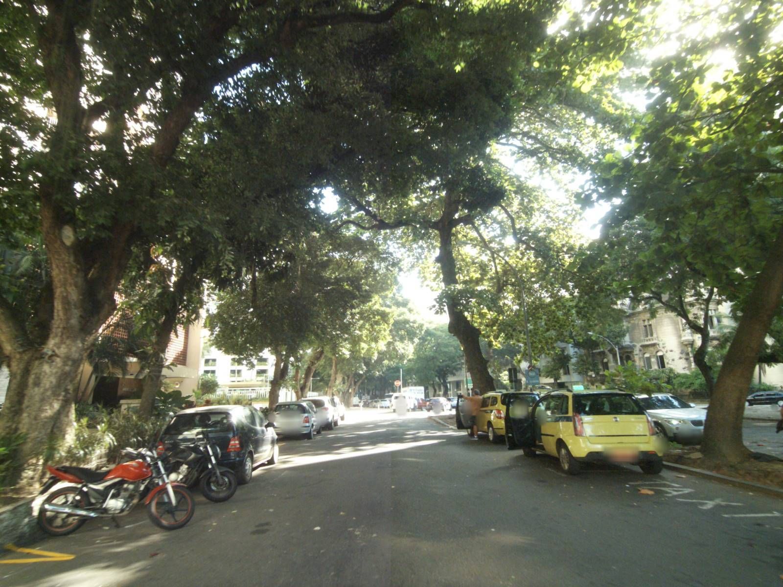 Street-level view near Edifício Jardim do Flamengo, Flamengo