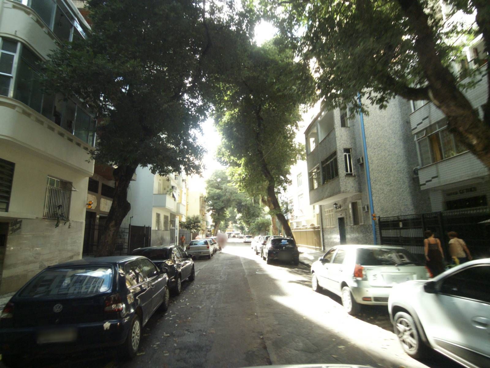 Street-level view near Edifício Jaruá, Catete