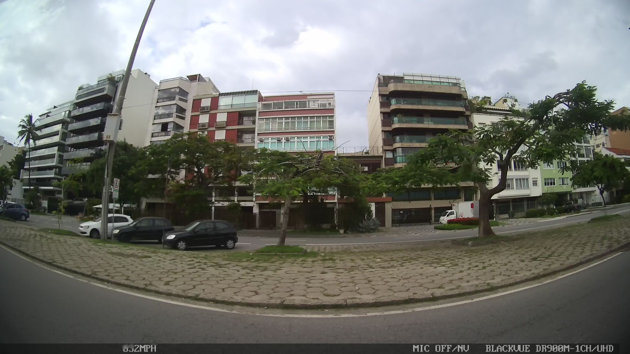 Street-level view near Edifício Jessica, Lagoa