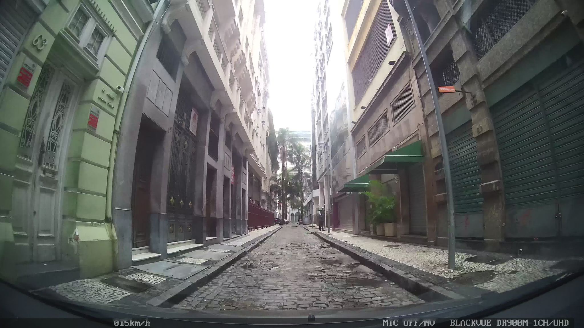 Street-level view near Edifício Joaquim de M. Magalhaes, Centro